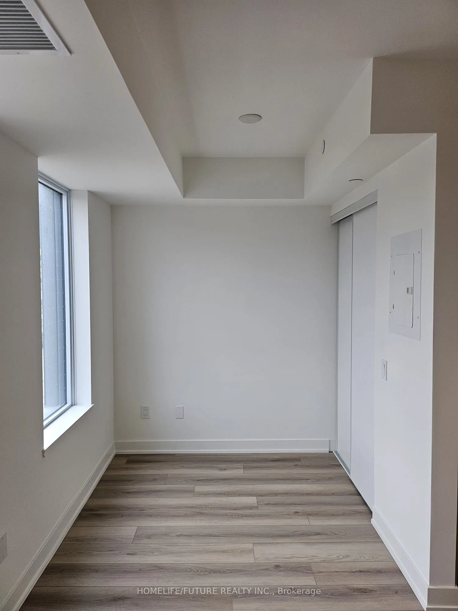 1200 Dundas Street, #207