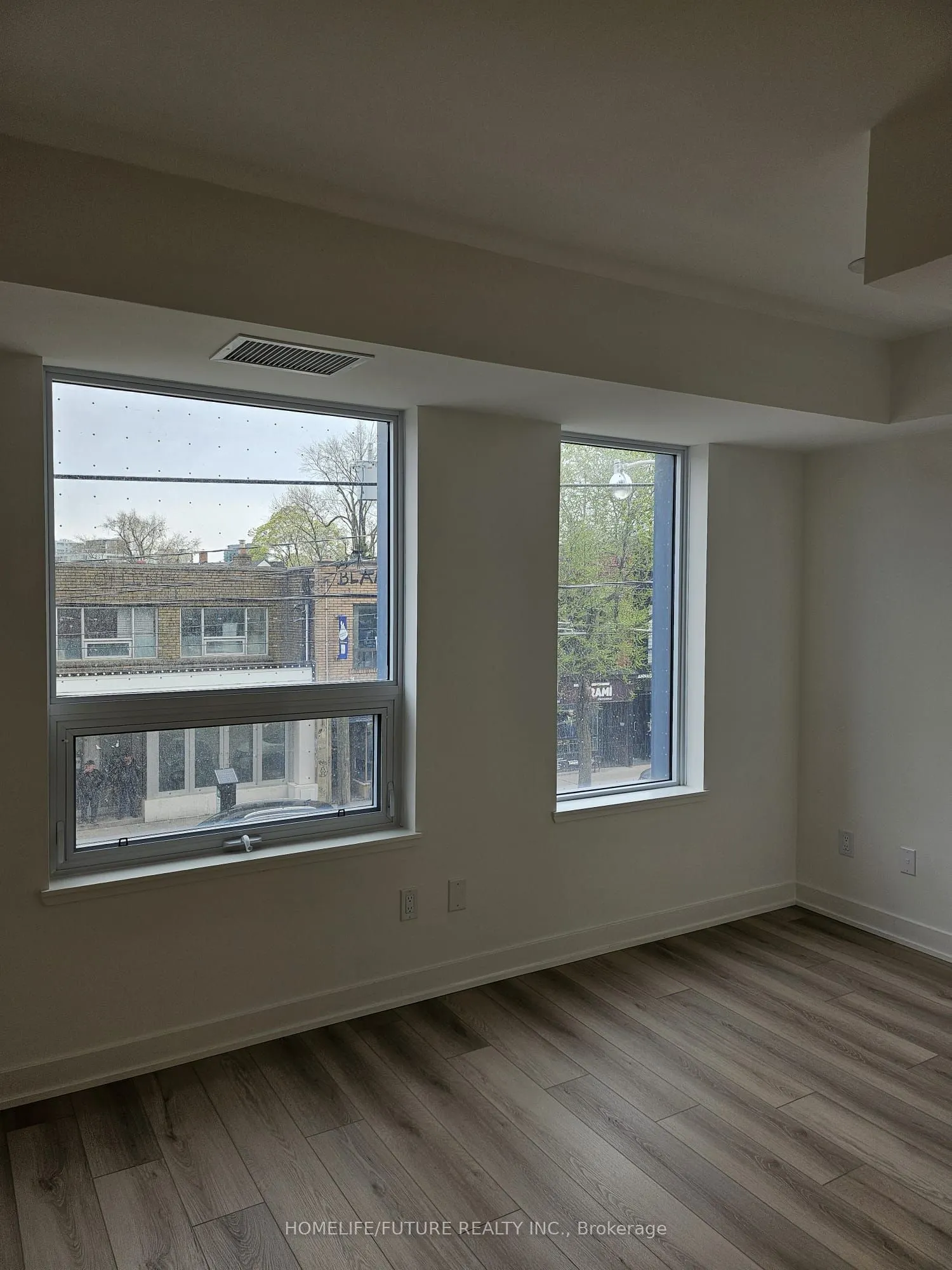 1200 Dundas Street, #207