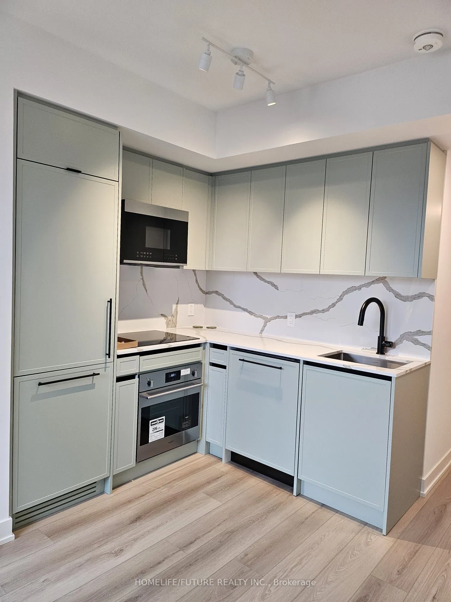 1200 Dundas Street, #207