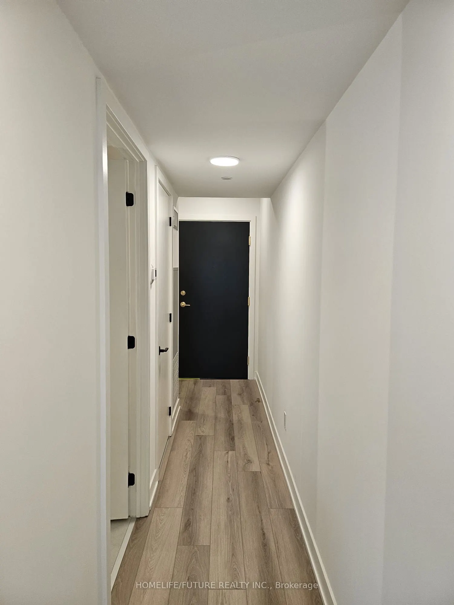 1200 Dundas Street, #207