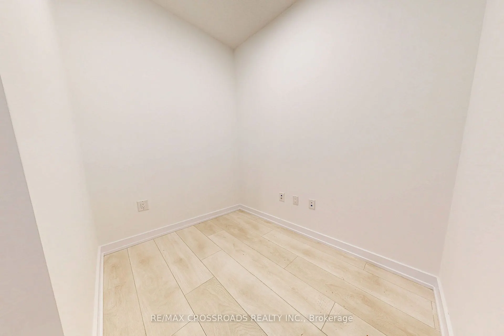 225 Sumach Street, #808