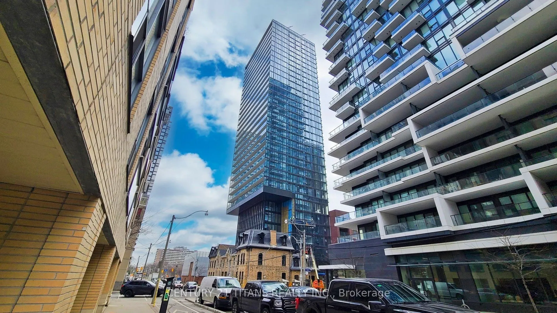 47 Mutual Street, #401