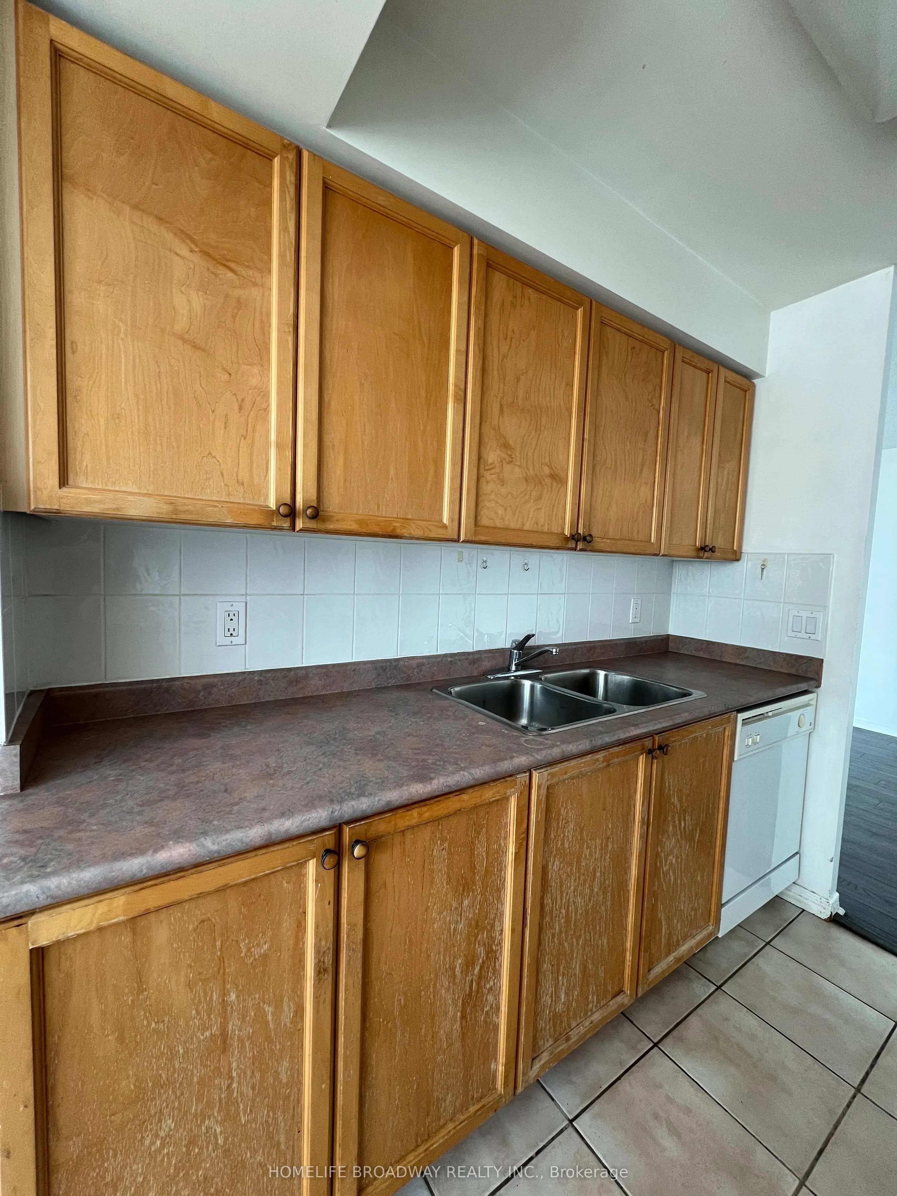 8 Hillcrest Avenue, #907