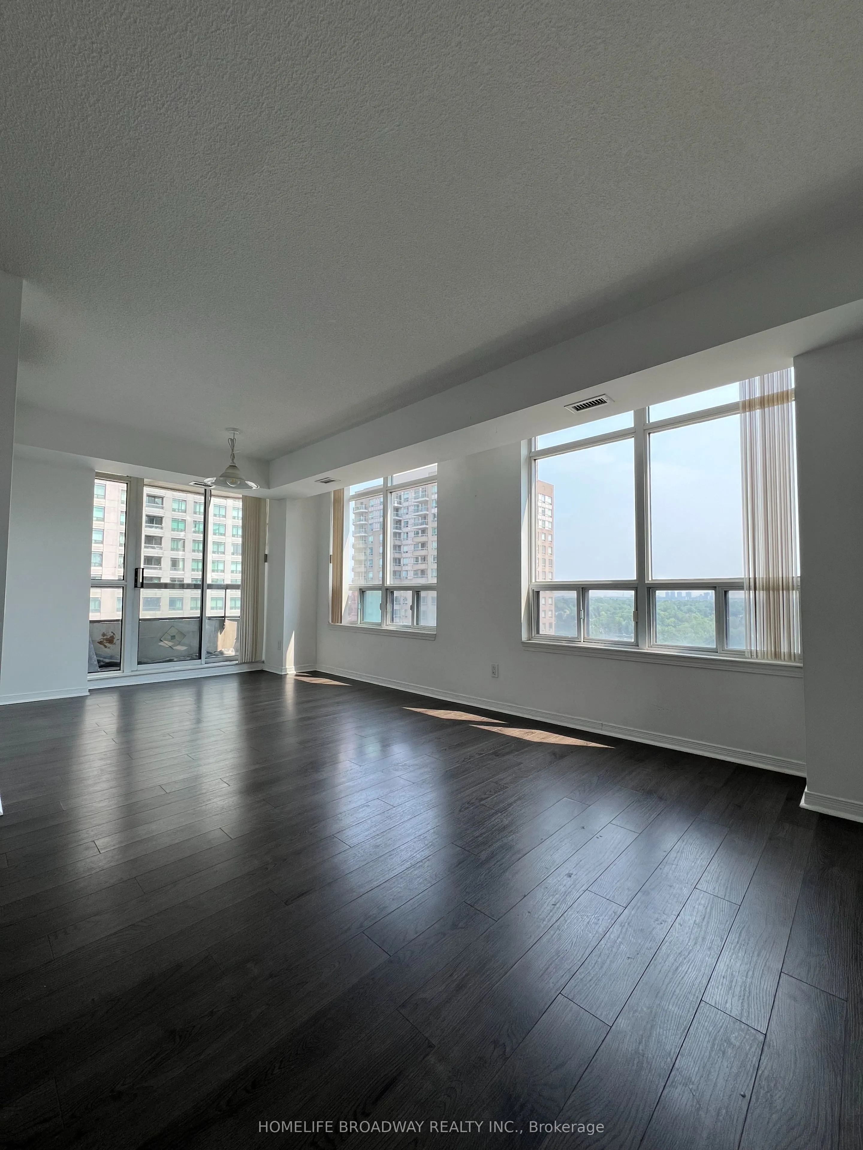 8 Hillcrest Avenue, #907