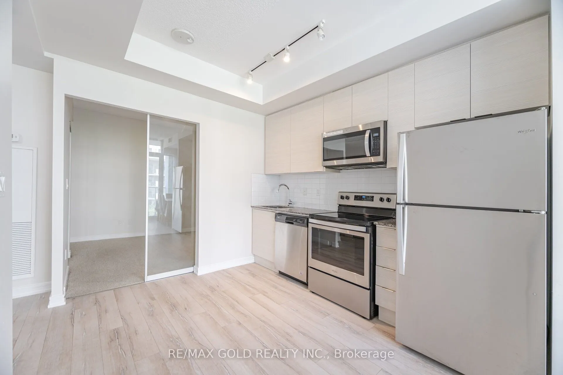 621 Sheppard Avenue E, #619