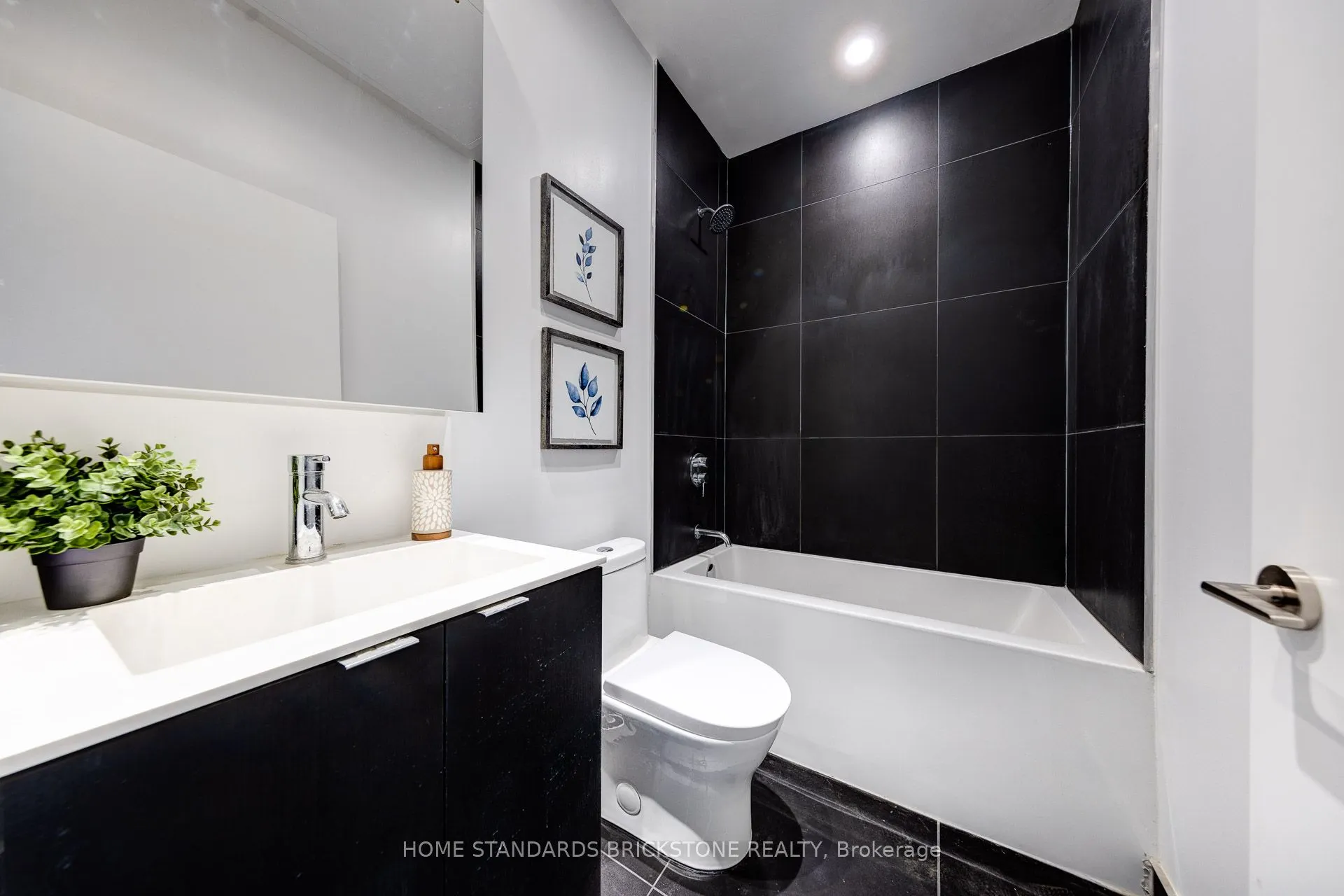 20 Edward Street, #402