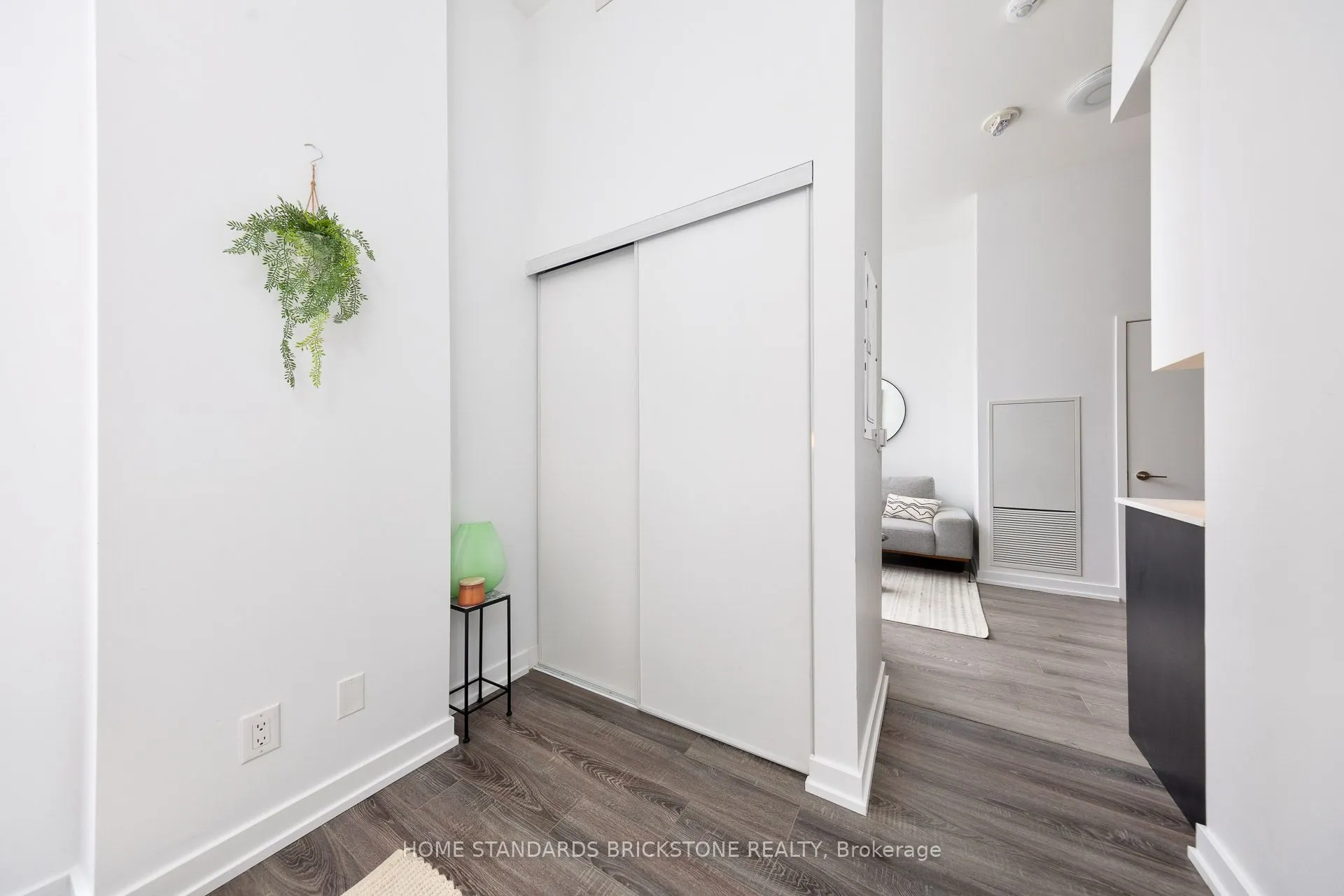 20 Edward Street, #402