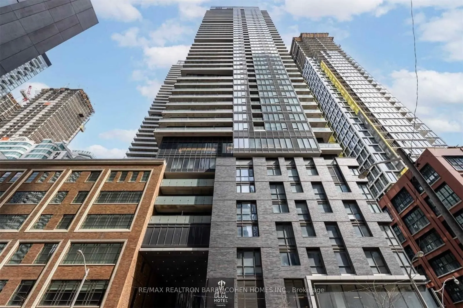 115 Blue Jays Way E, #4802