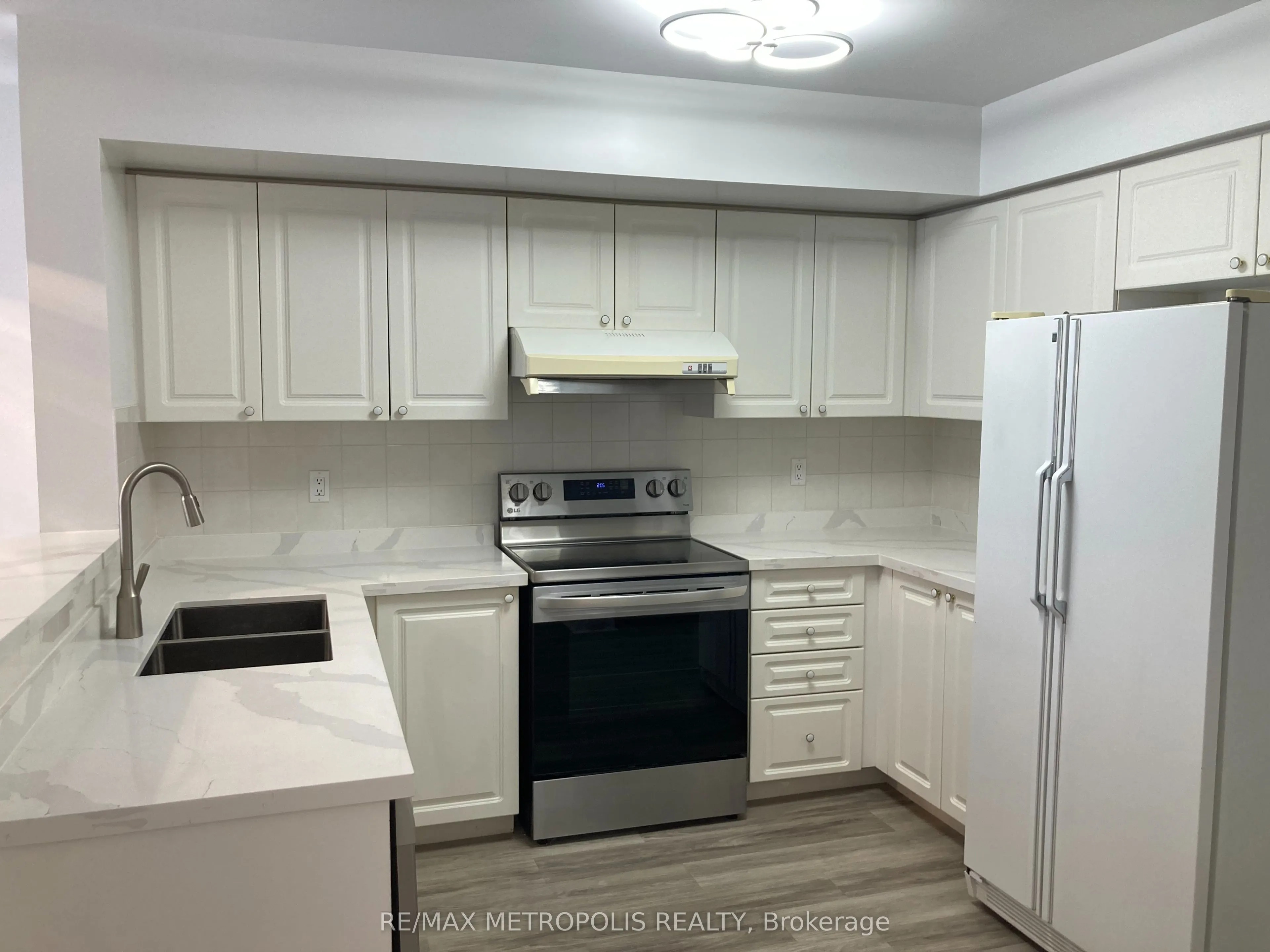 28 Sommerset Way, #1602
