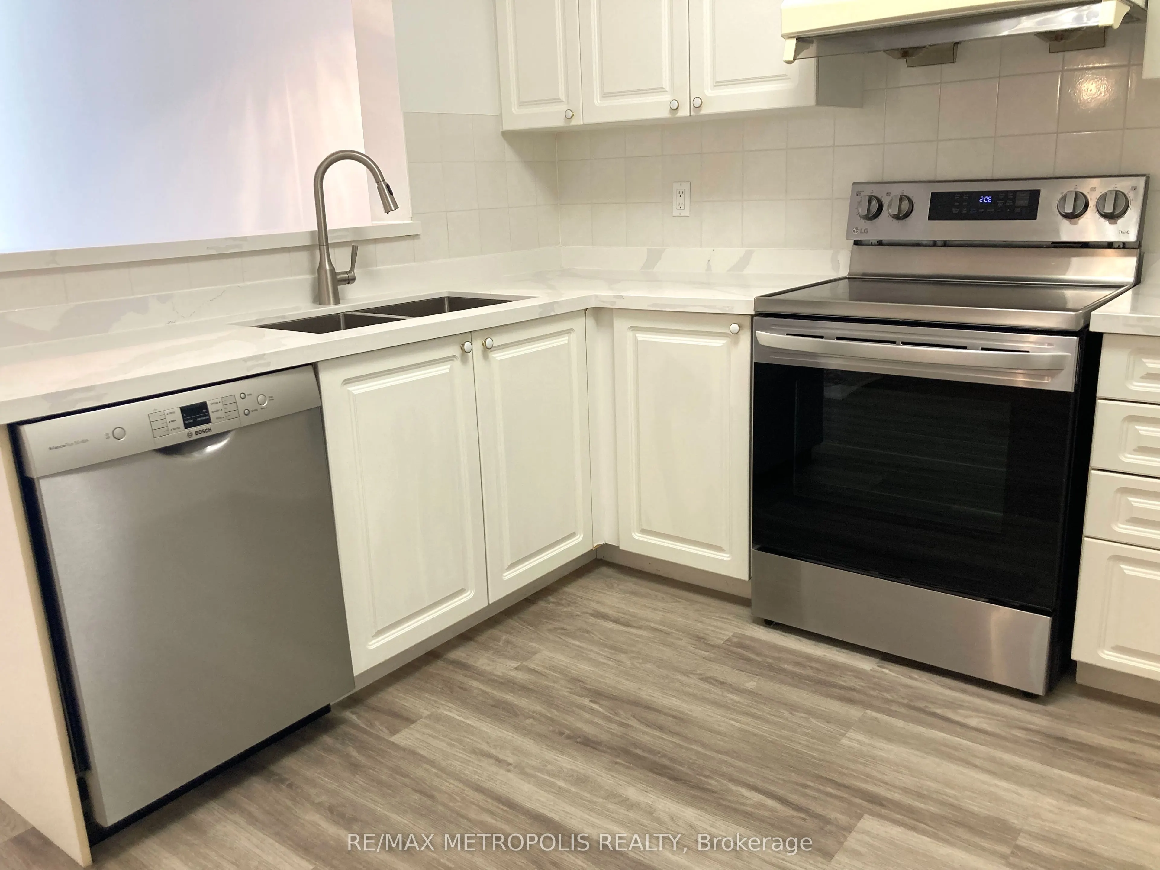 28 Sommerset Way, #1602