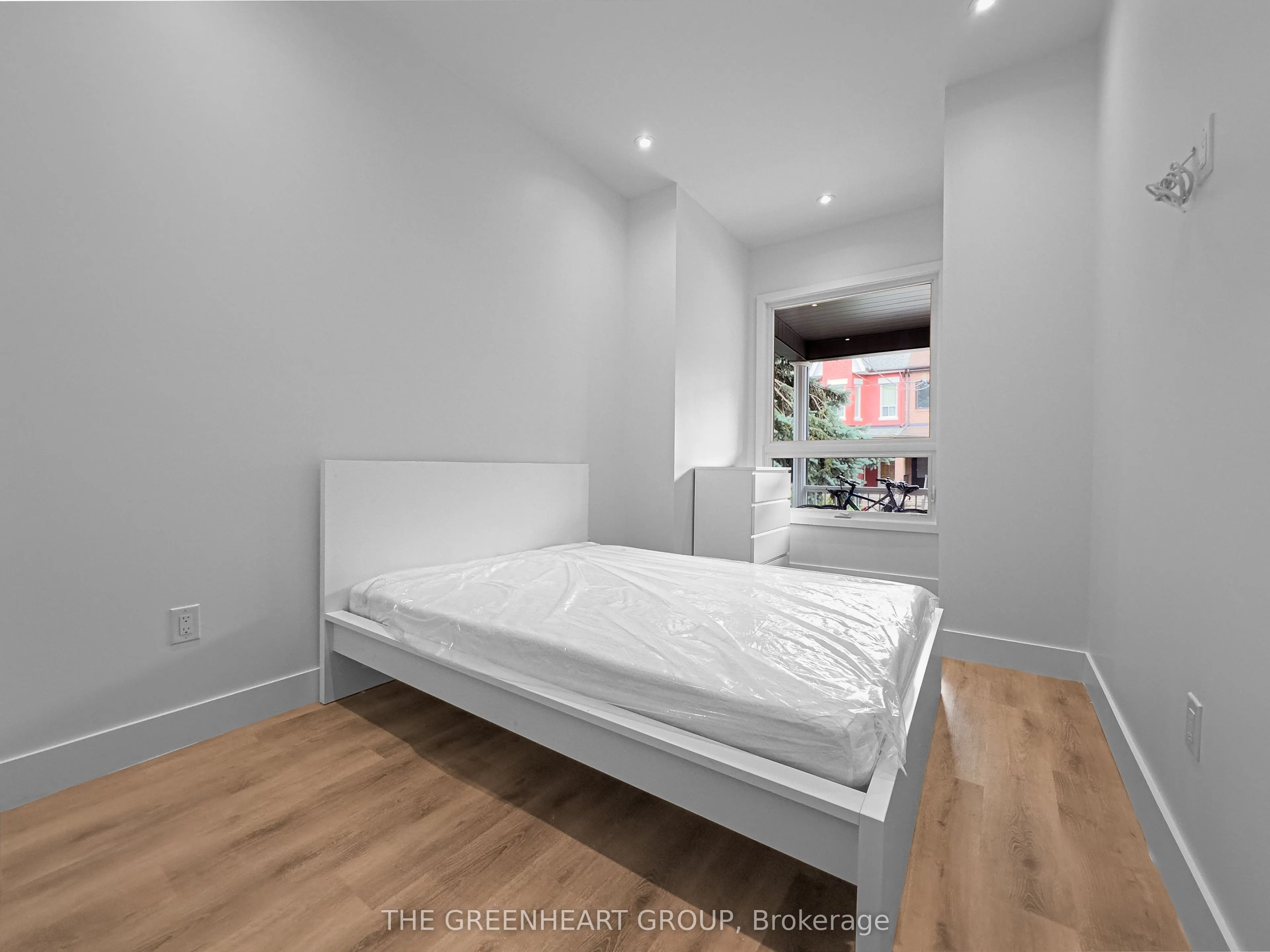 89 Montrose Avenue, #Main
