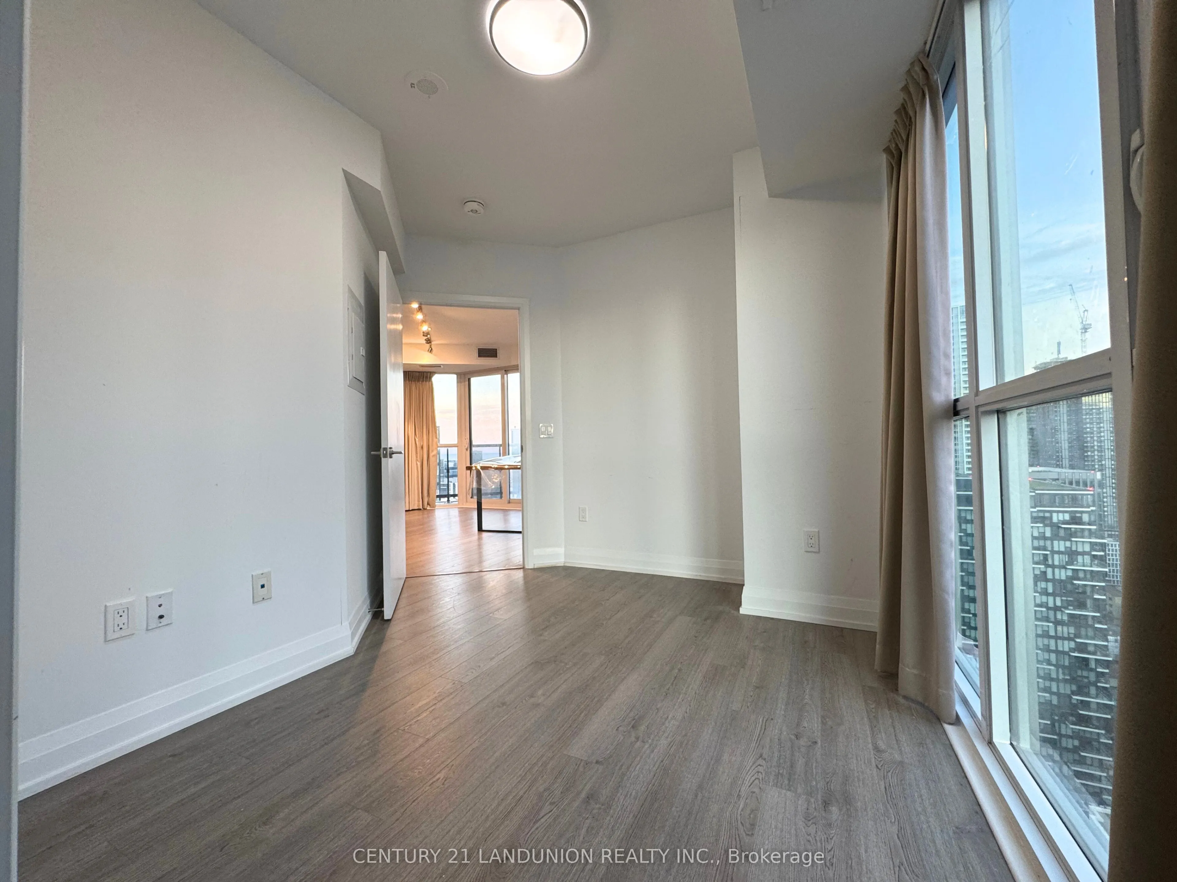 77 Mutual Street, #3504