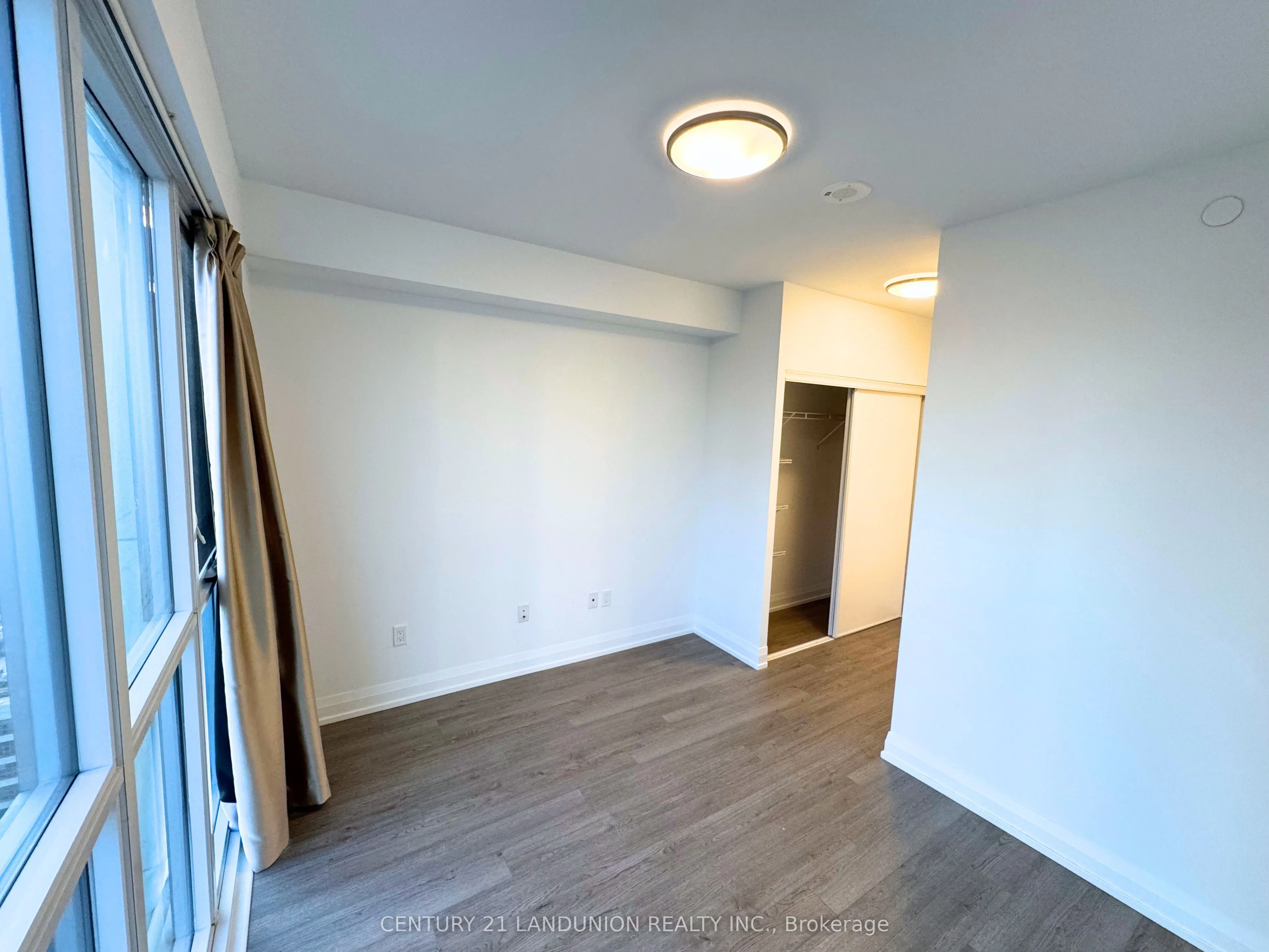 77 Mutual Street, #3504