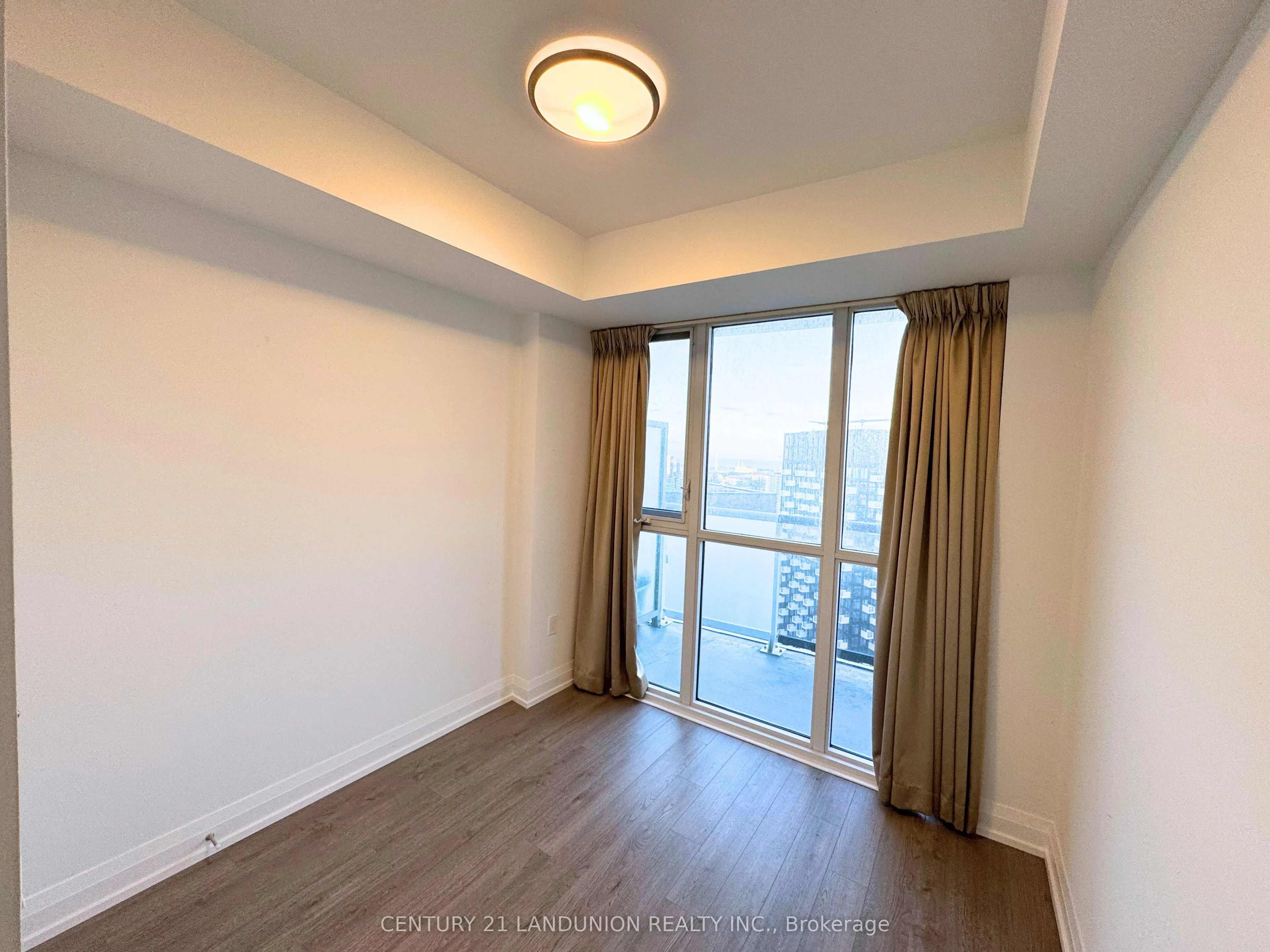 77 Mutual Street, #3504