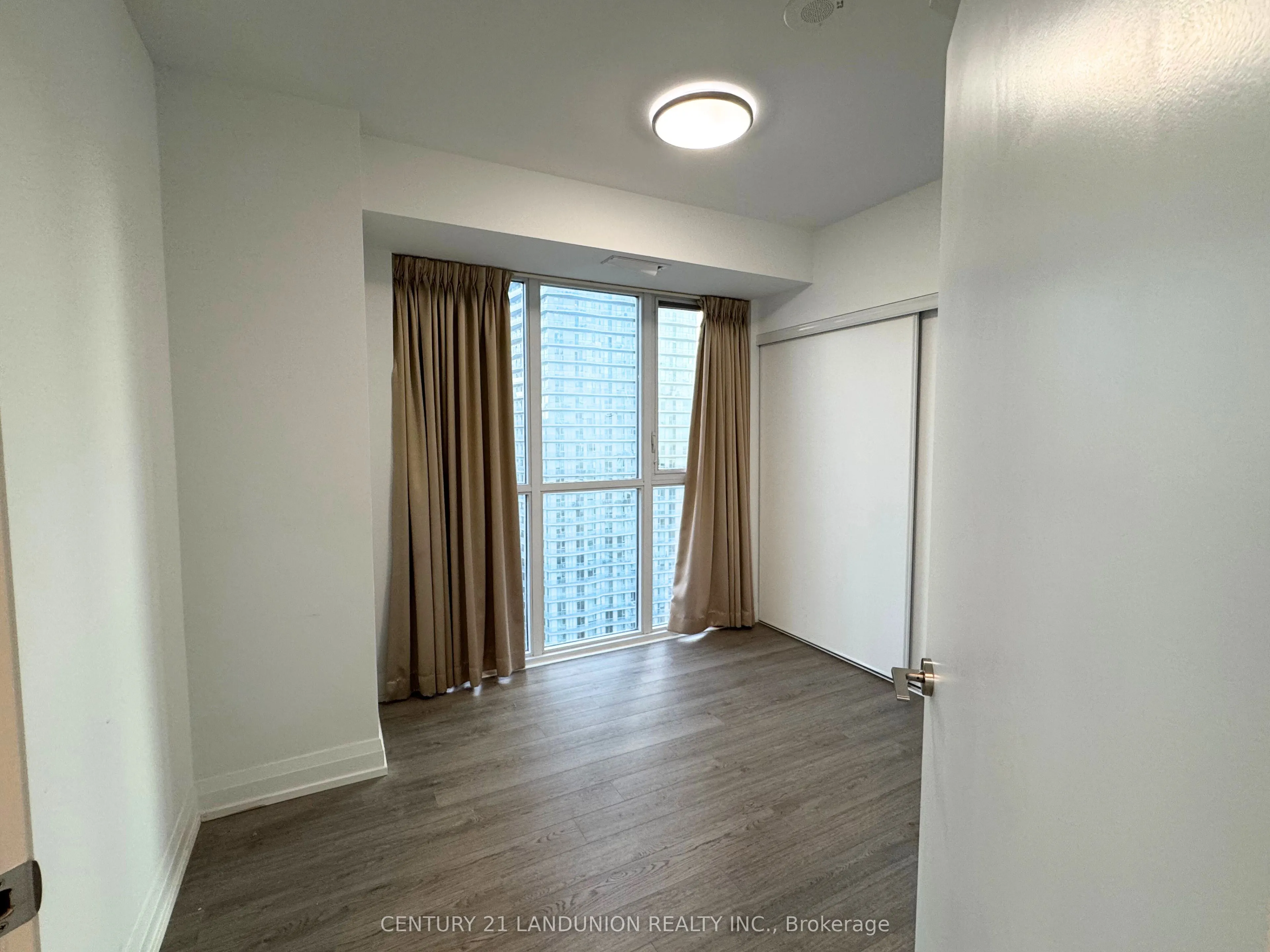 77 Mutual Street, #3504