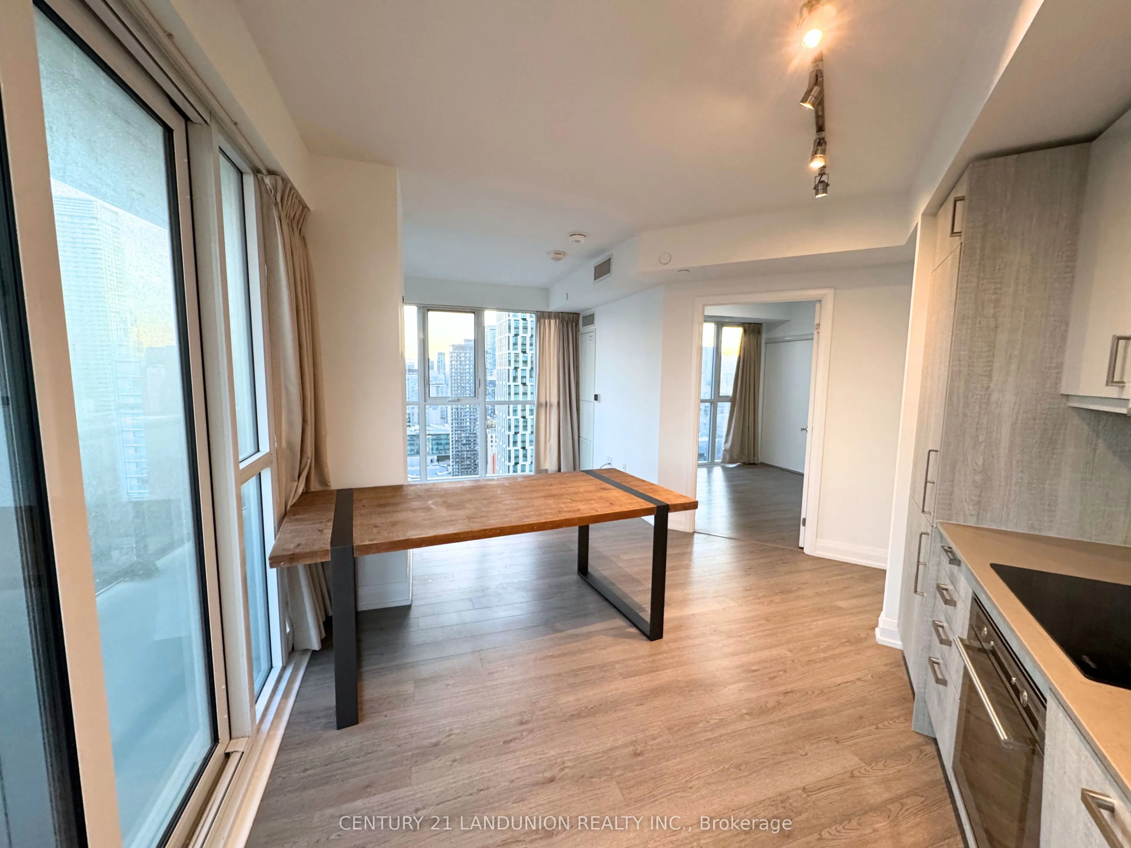 77 Mutual Street, #3504