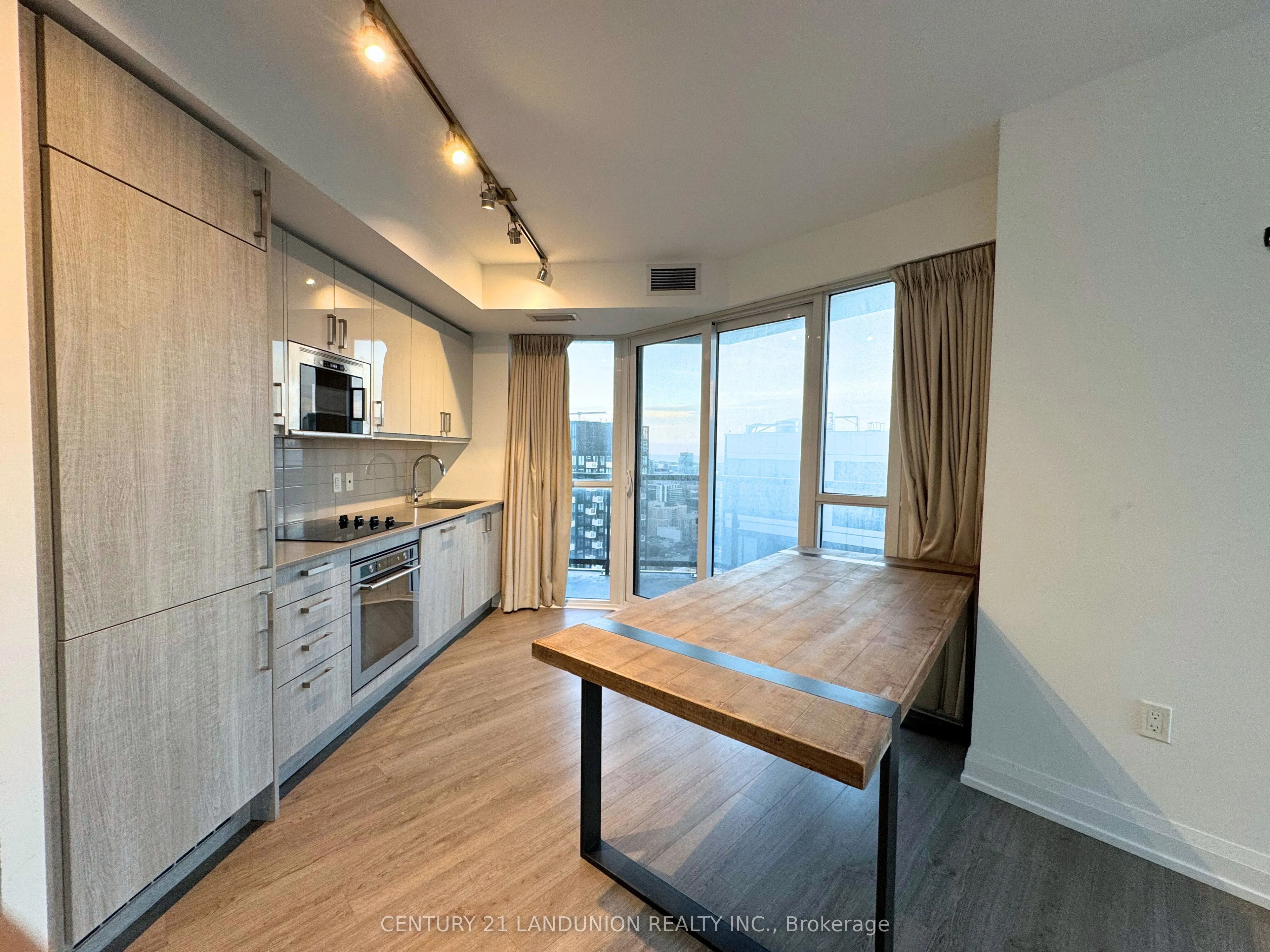77 Mutual Street, #3504