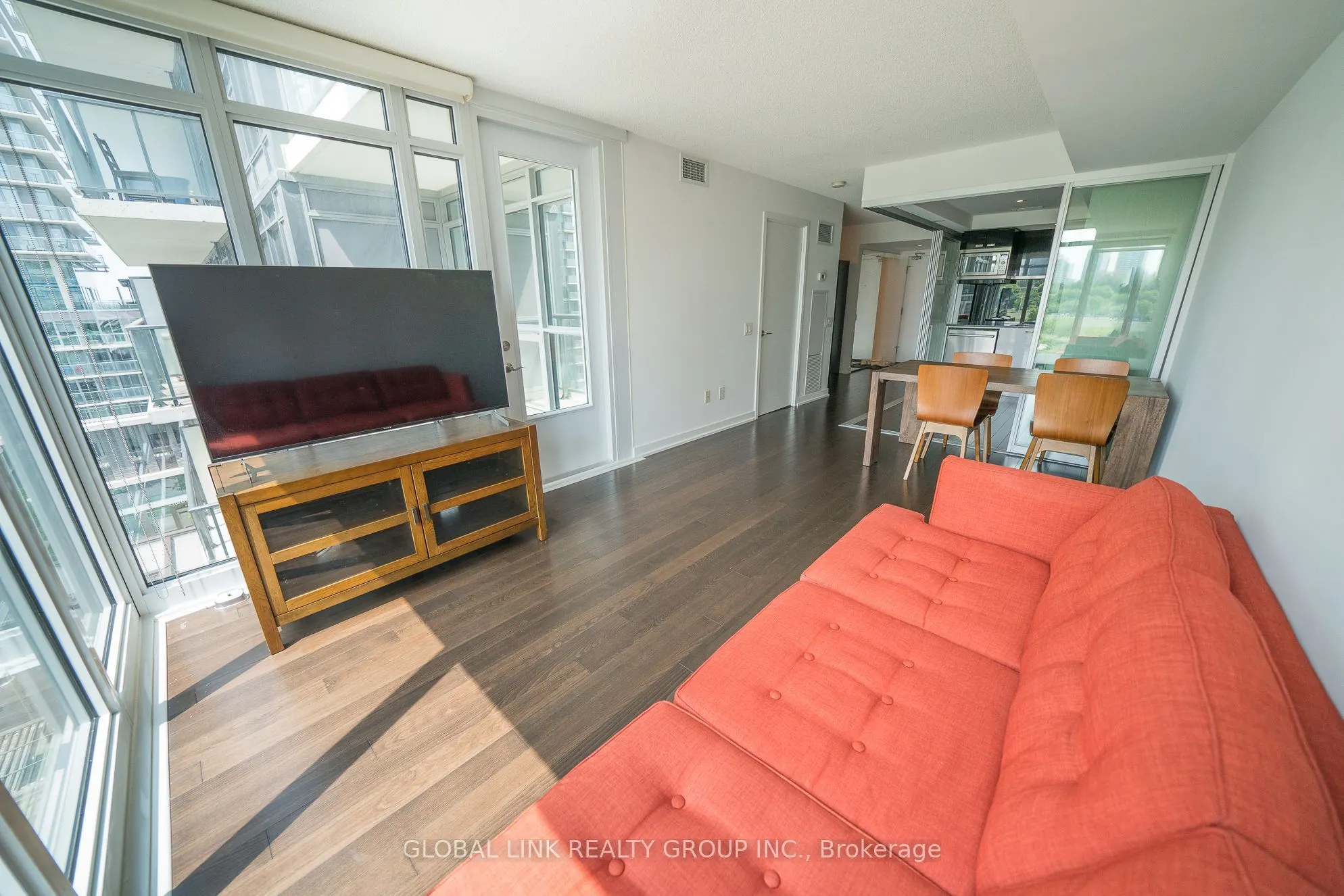 121 Mcmahon Drive, #915