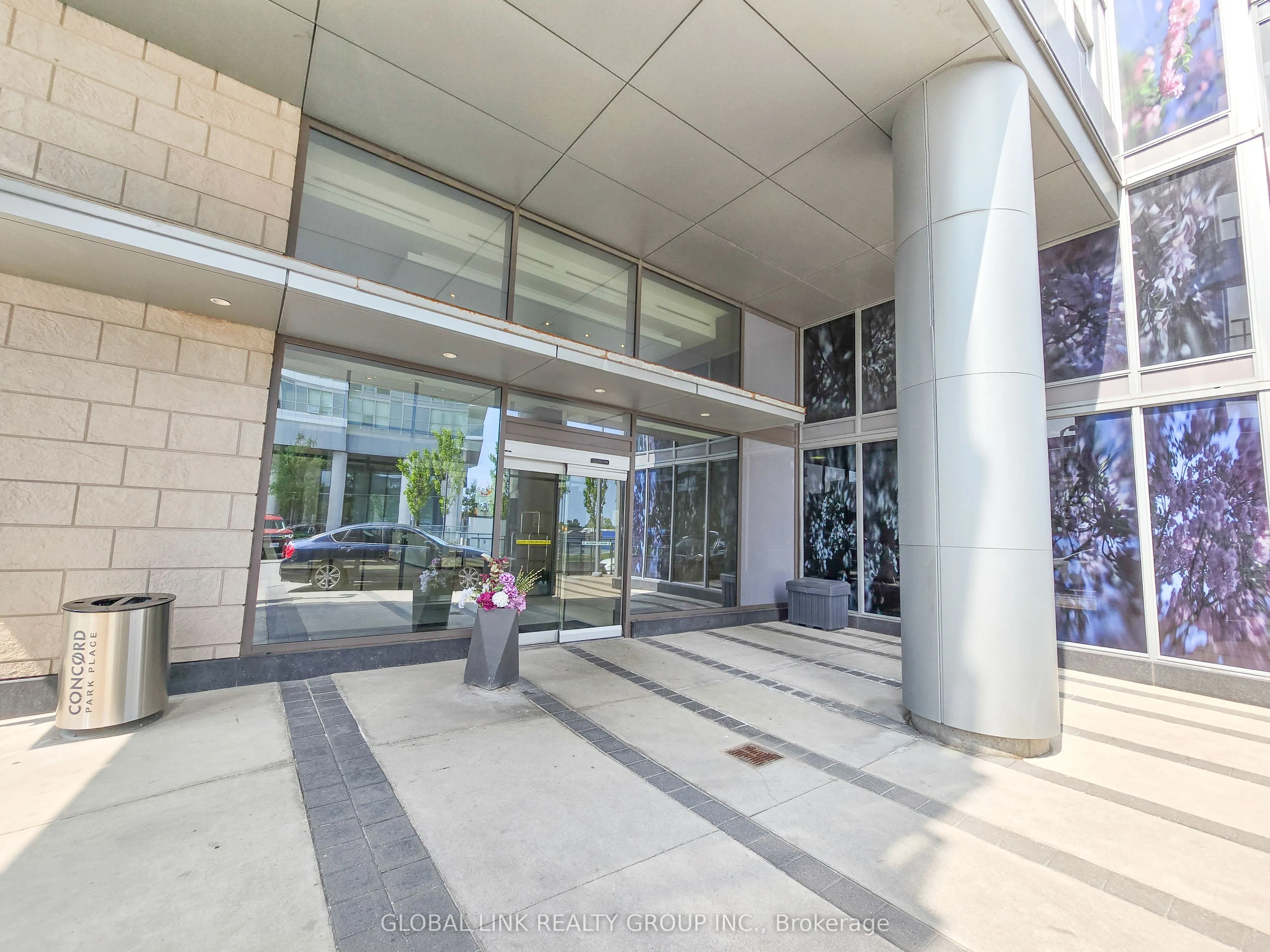 121 Mcmahon Drive, #915