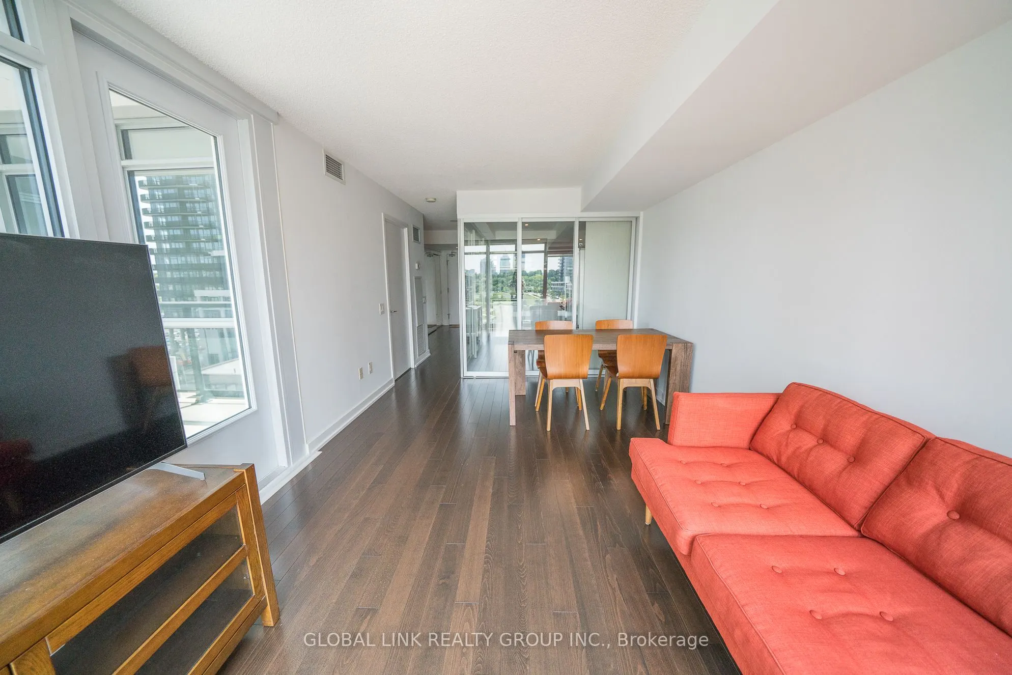 121 Mcmahon Drive, #915