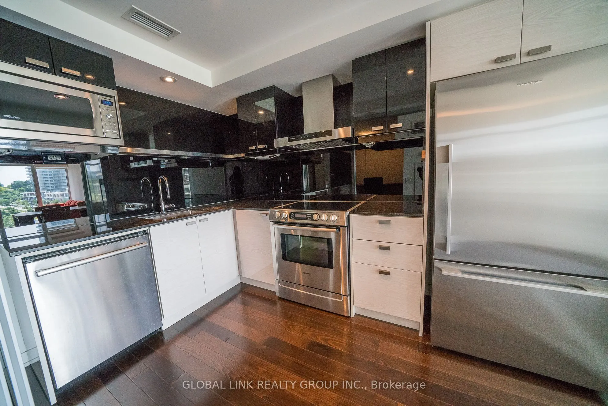 121 Mcmahon Drive, #915