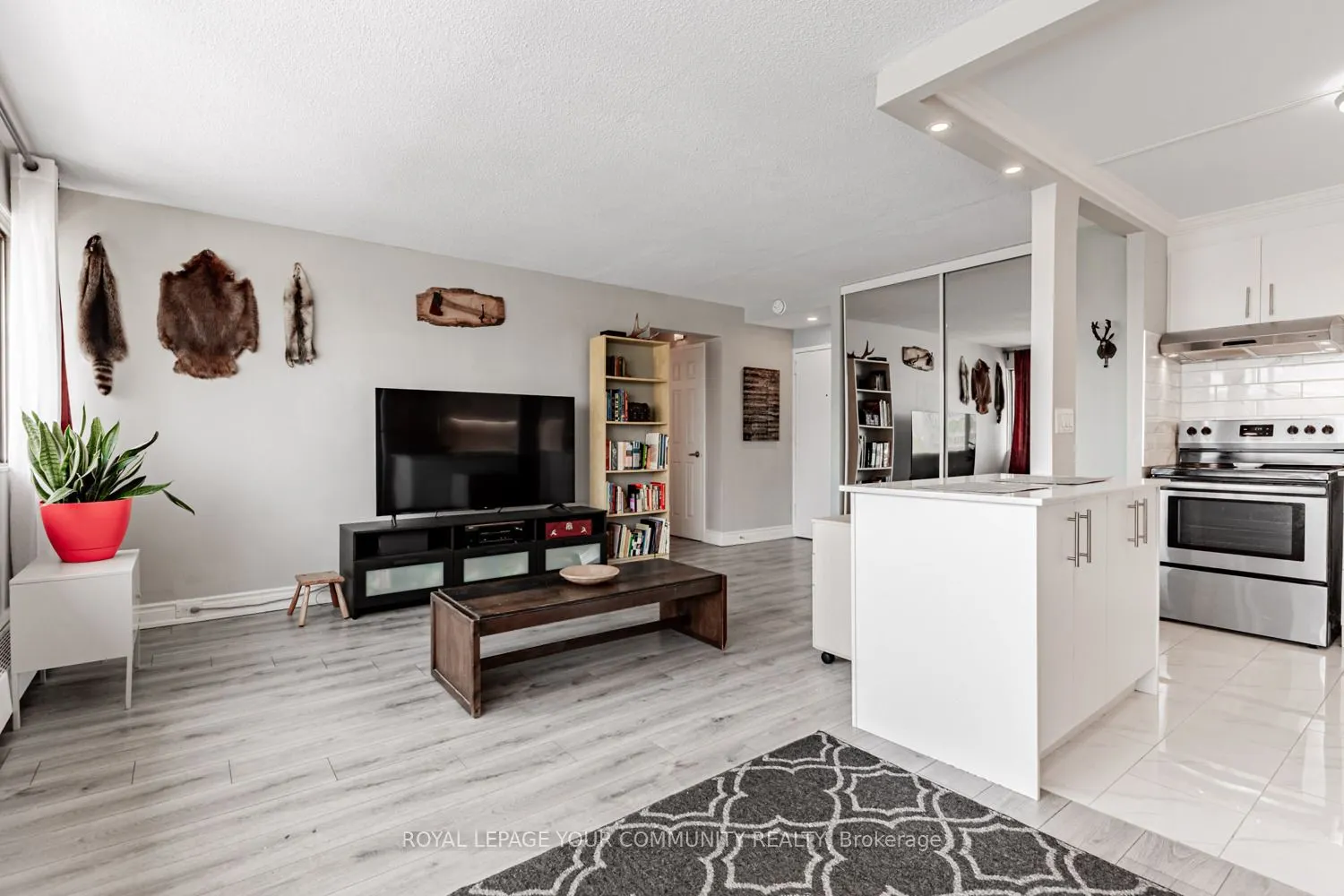 10 Sunny Glenway, #912