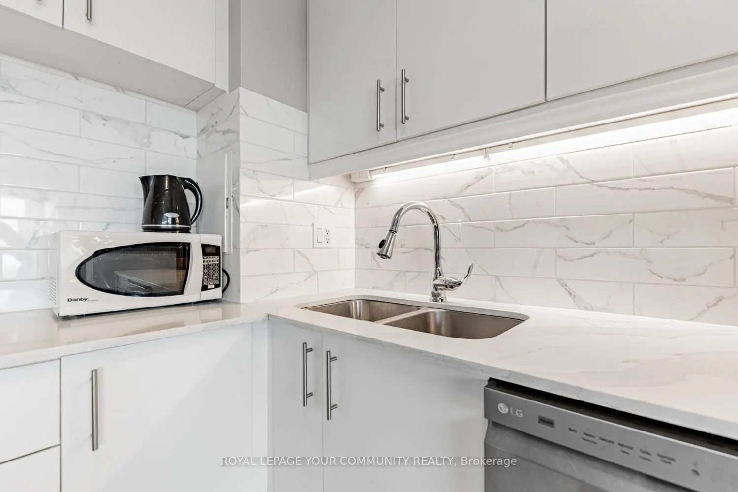 10 Sunny Glenway, #912