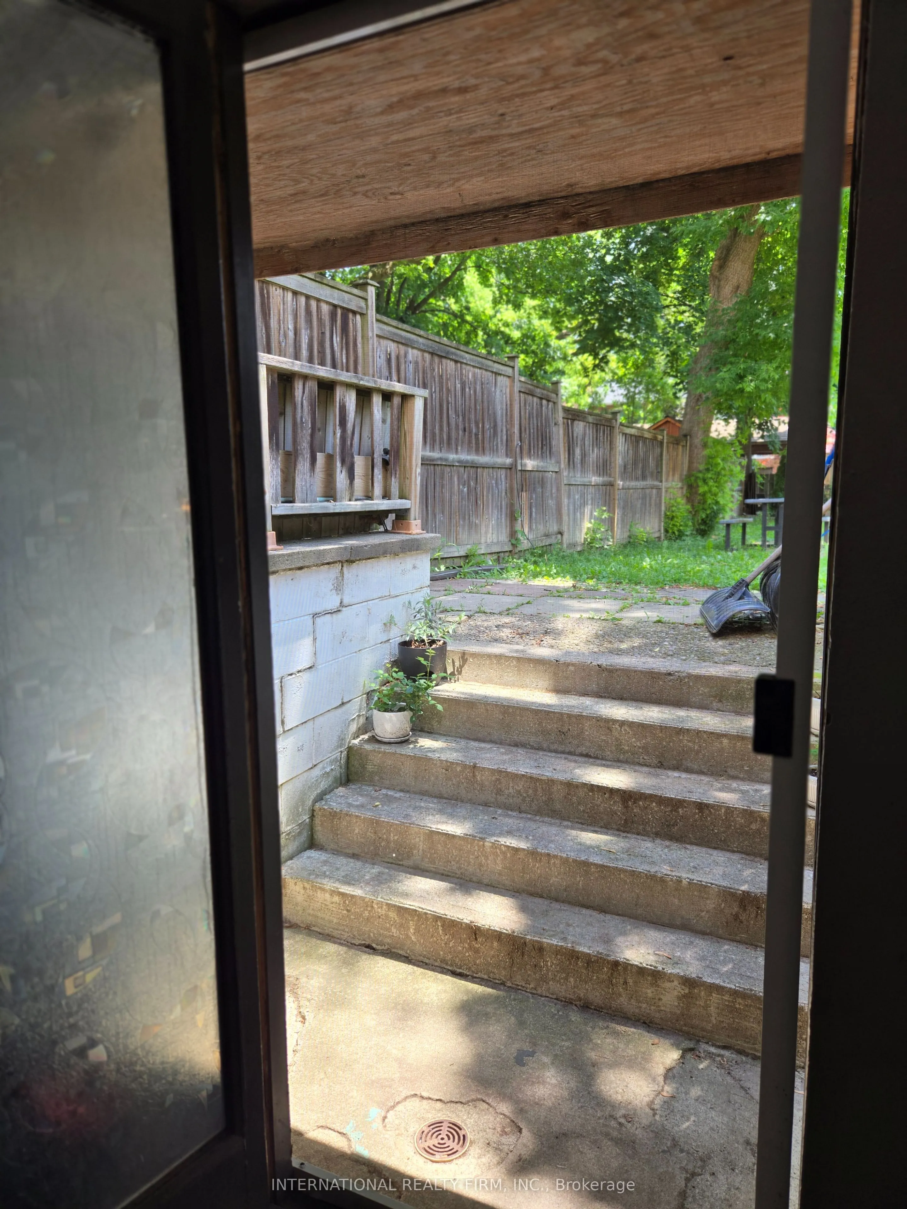 261 Soudan Avenue, #Lower