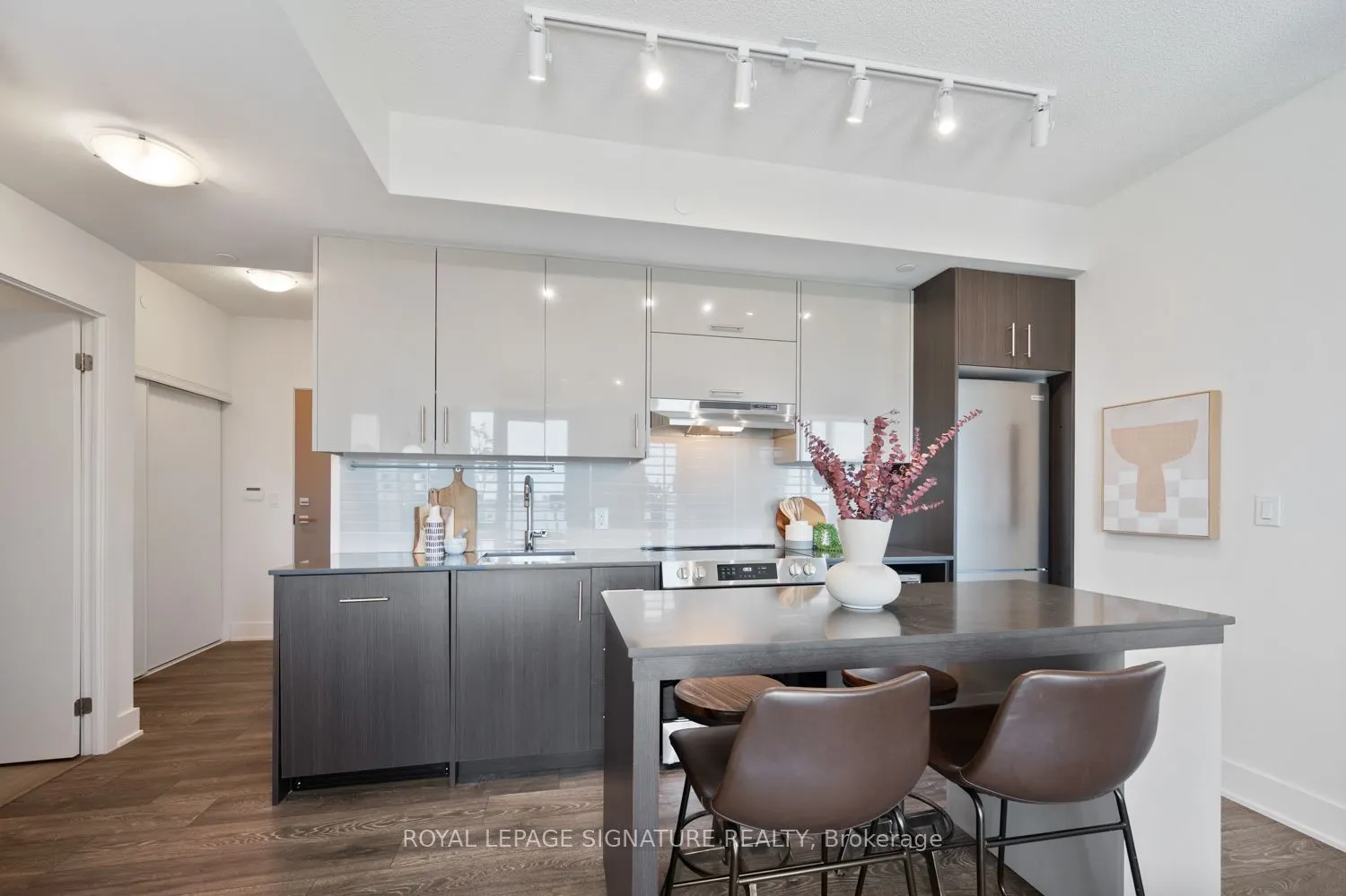 188 Fairview Mall Drive E, #1611