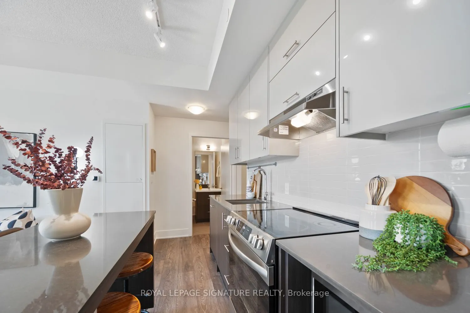 188 Fairview Mall Drive E, #1611