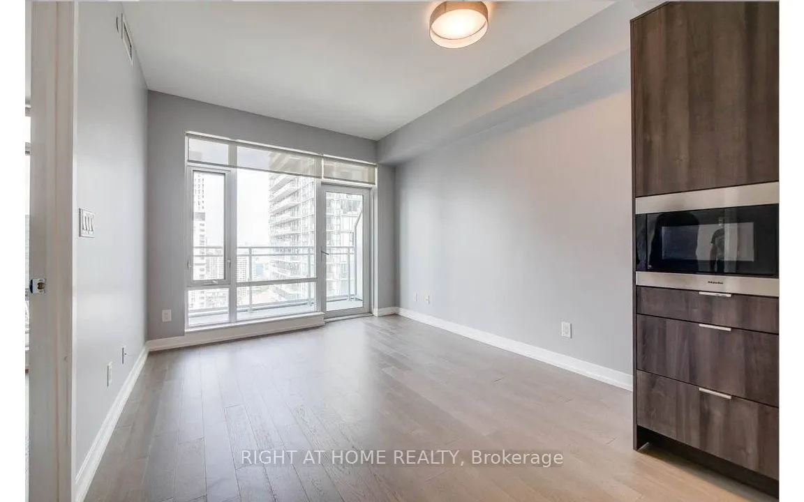 21 Widmer Street, #2504