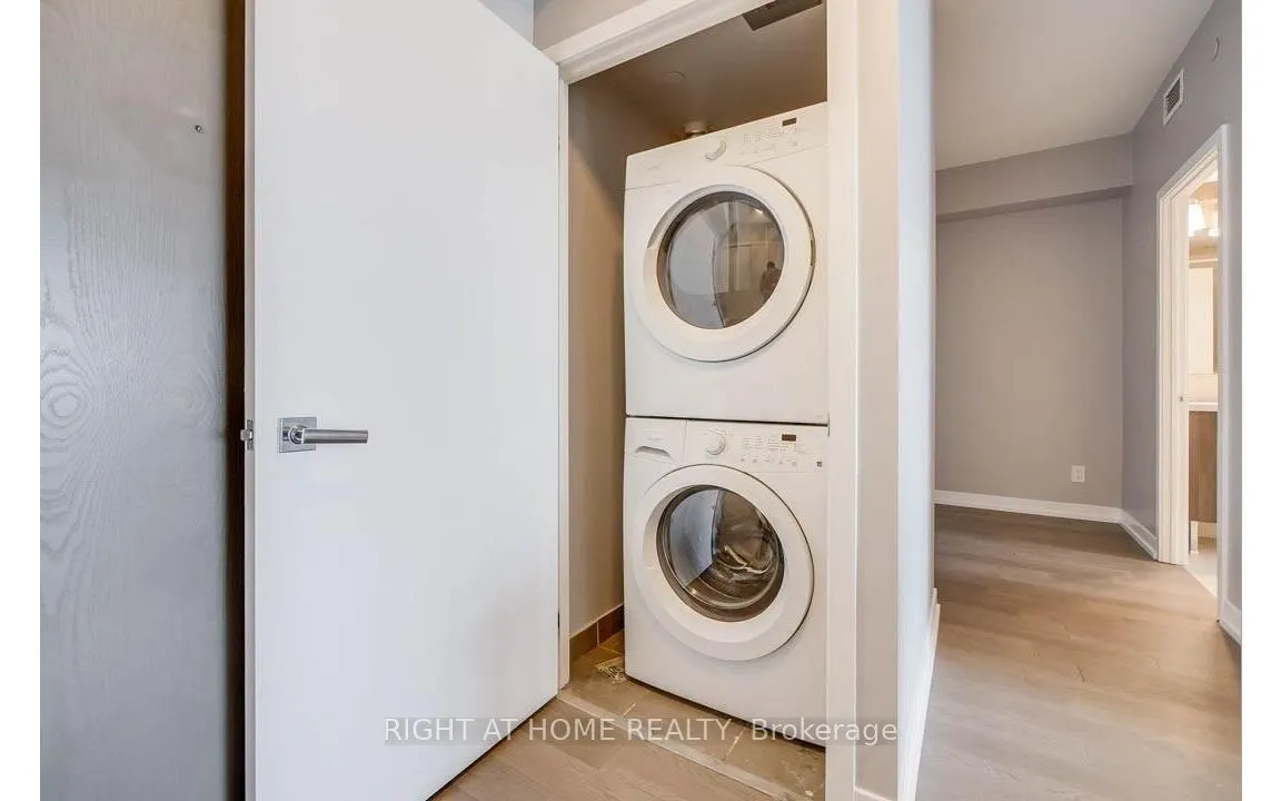 21 Widmer Street, #2504