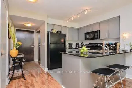 12 Yonge Street, #503