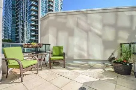 12 Yonge Street, #503