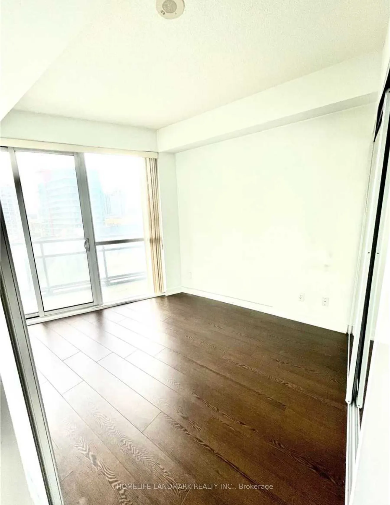 20 Bruyeres Mews, #1015