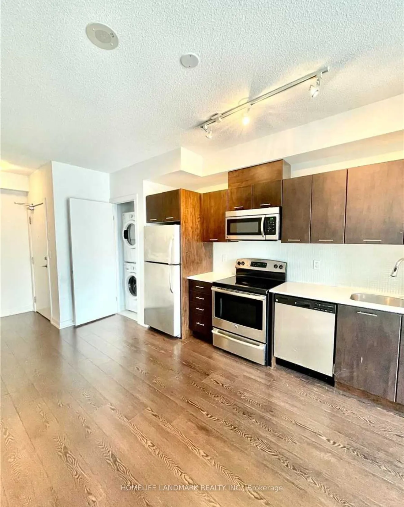 20 Bruyeres Mews, #1015