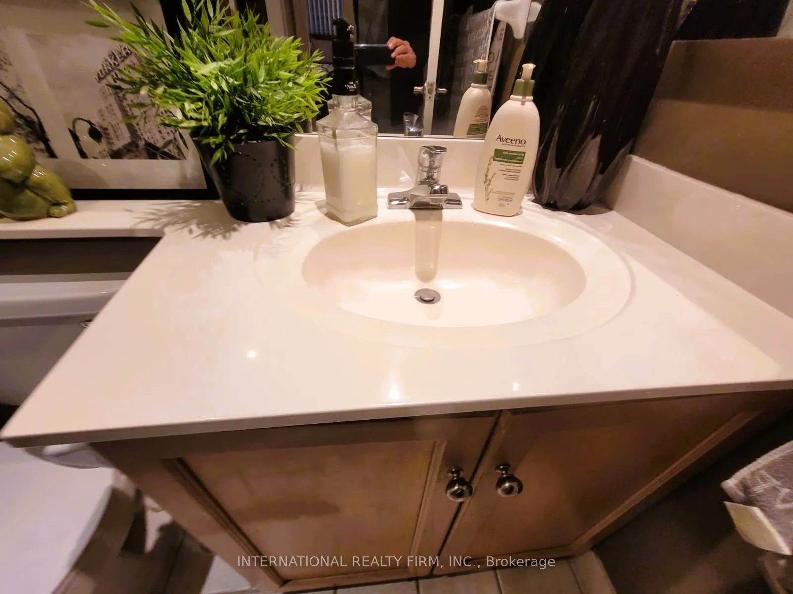 250 Wellington Street W, #426