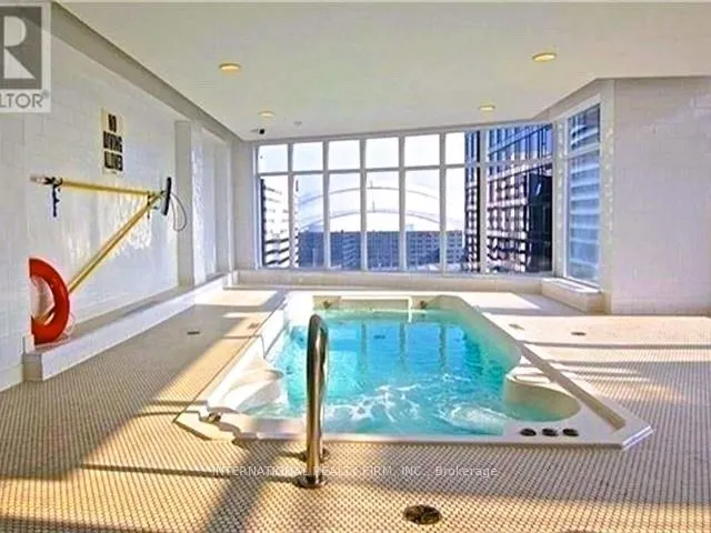 250 Wellington Street W, #426