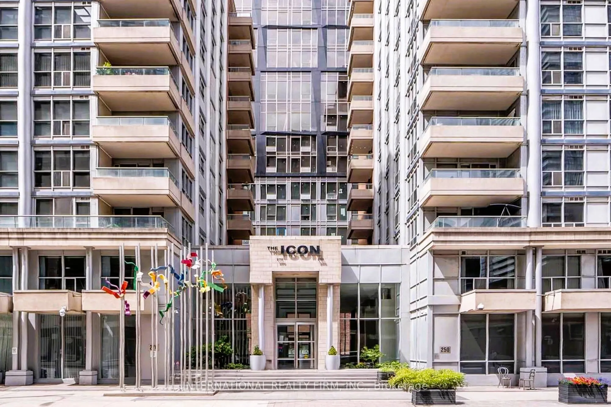 250 Wellington Street W, #426