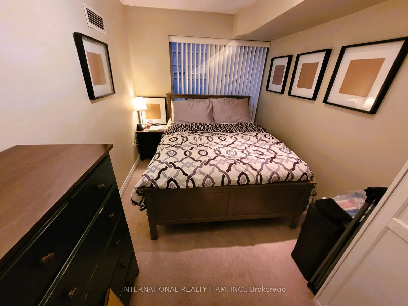 250 Wellington Street W, #426