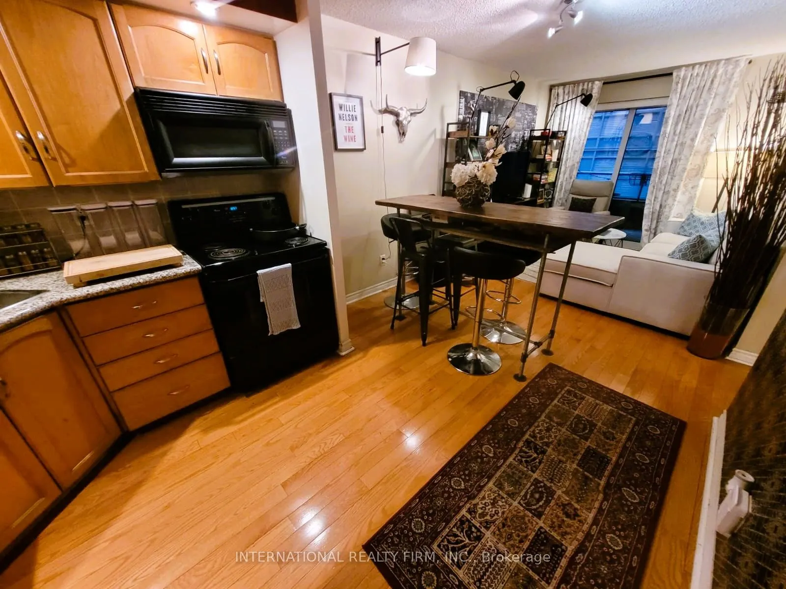 250 Wellington Street W, #426