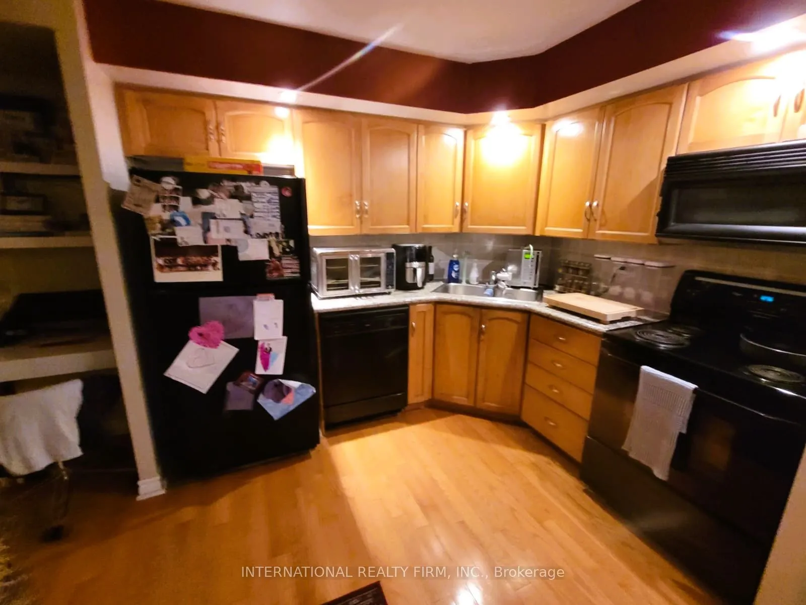 250 Wellington Street W, #426