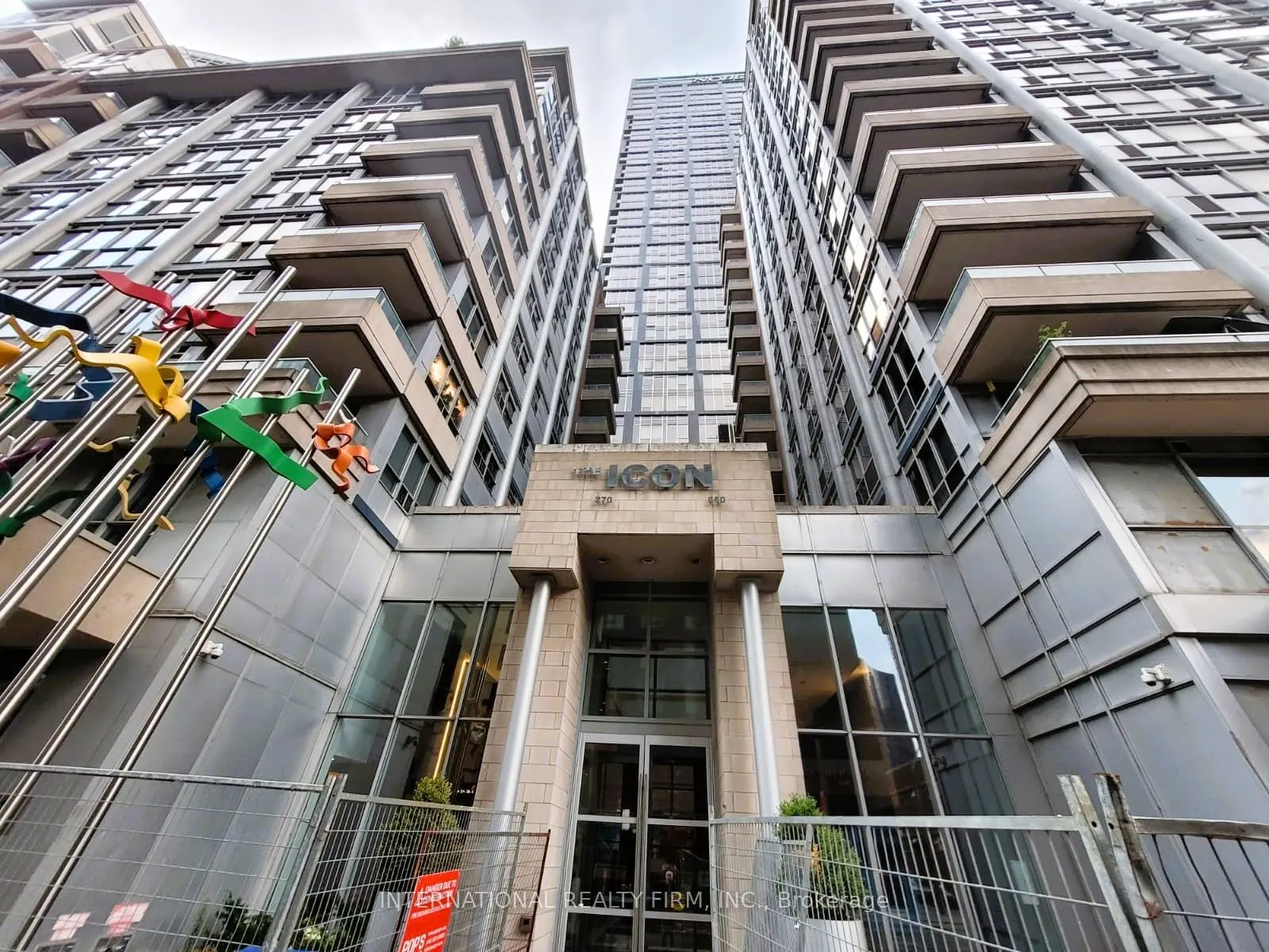 250 Wellington Street W, #426