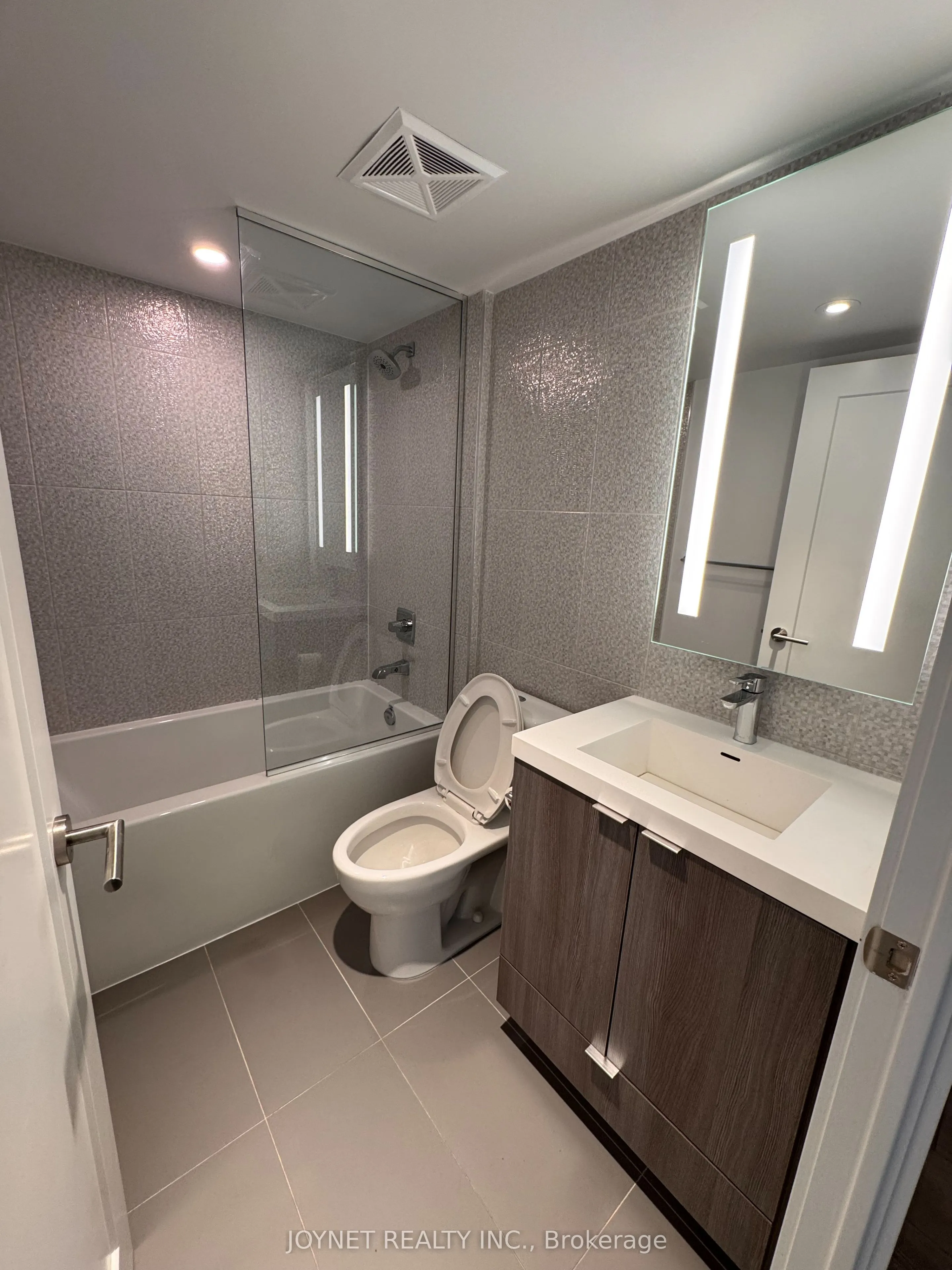 585 Bloor Street E, #2221