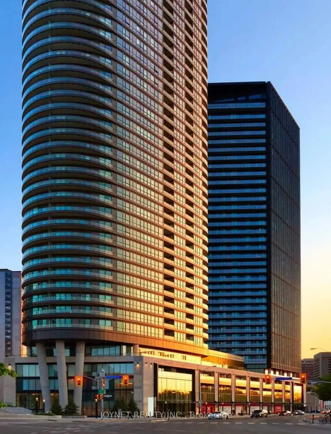 585 Bloor Street E, #2221