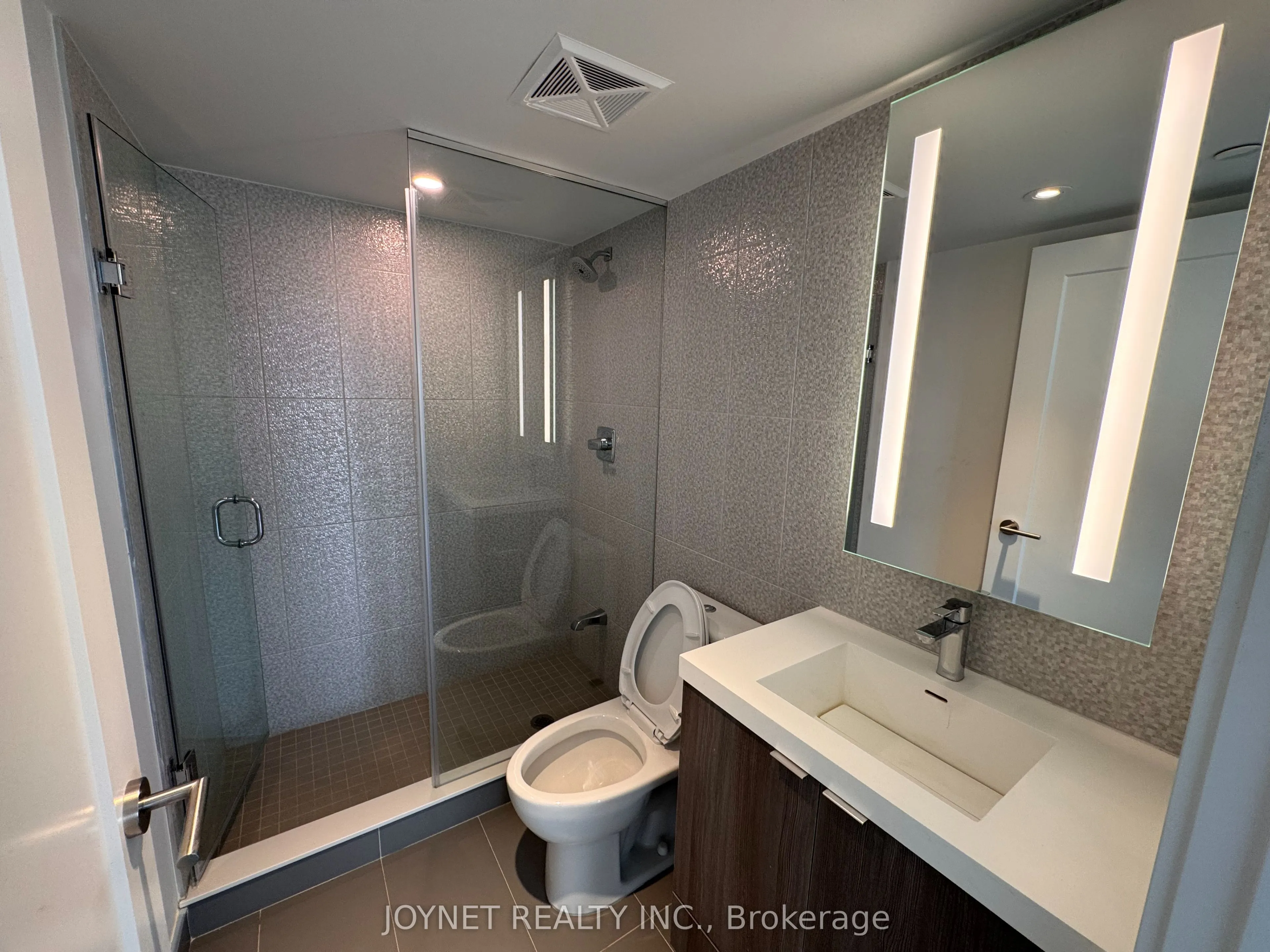 585 Bloor Street E, #2221