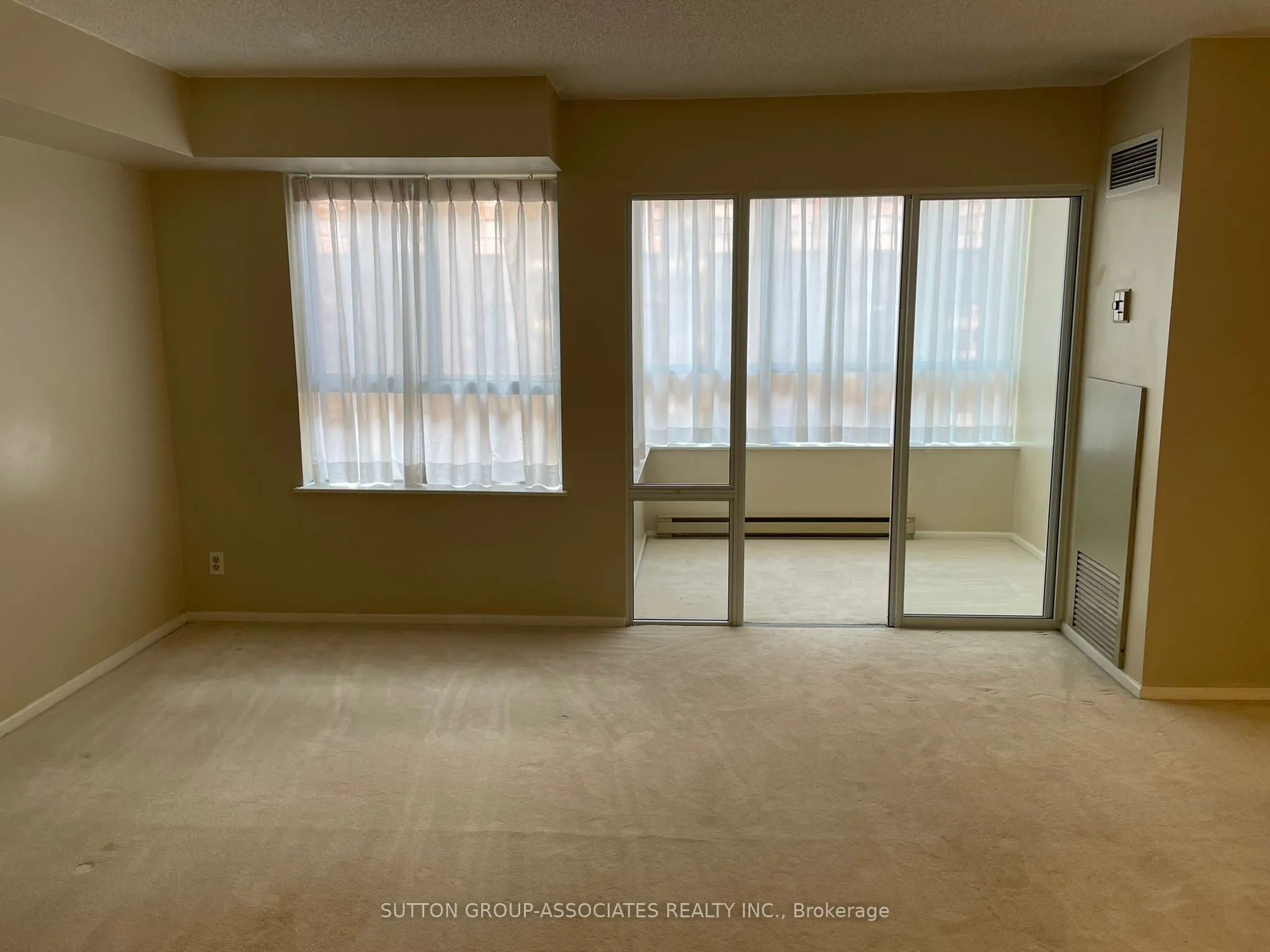 717 Bay Street, #805