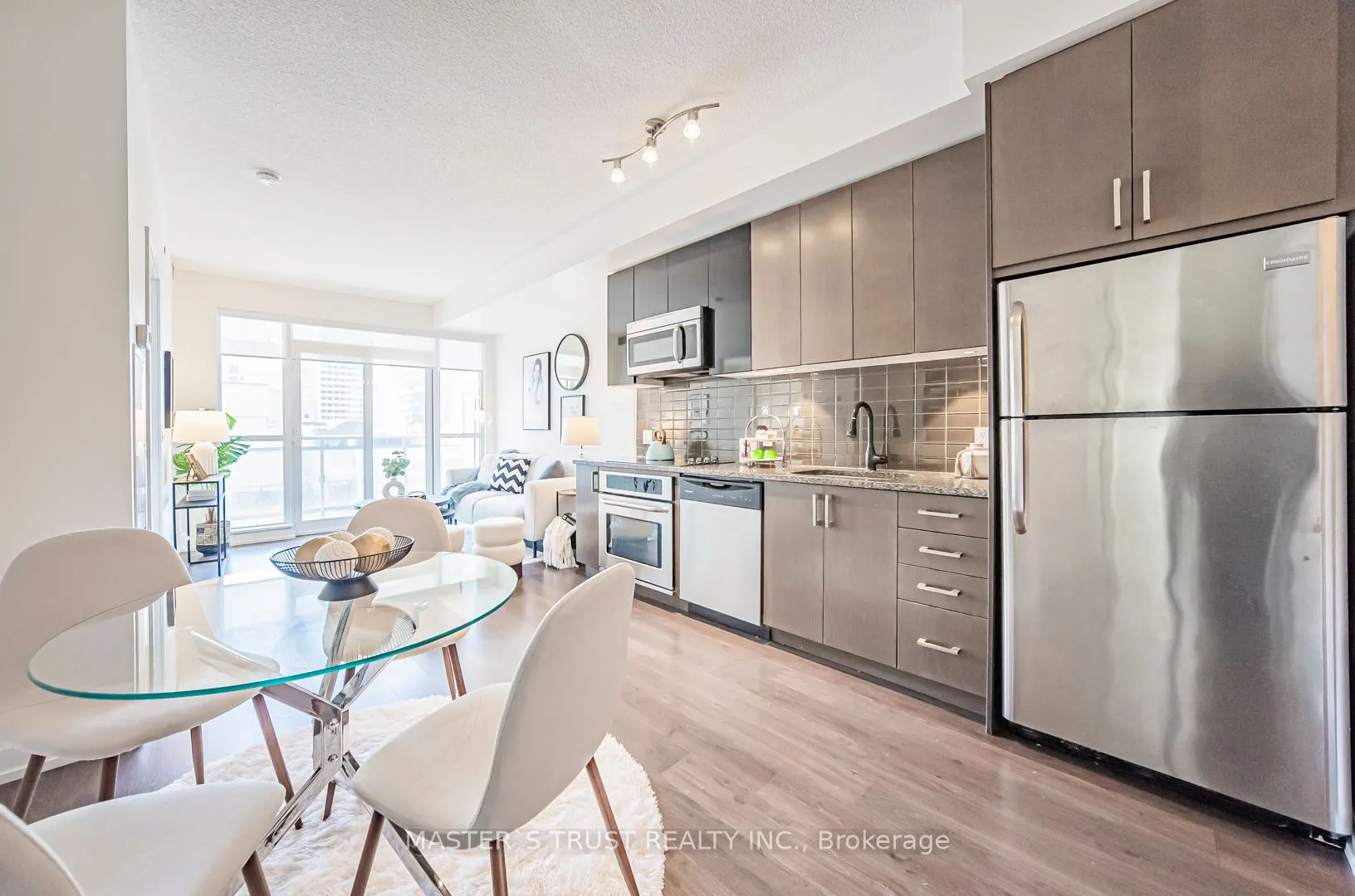 89 Dunfield Avenue, #801