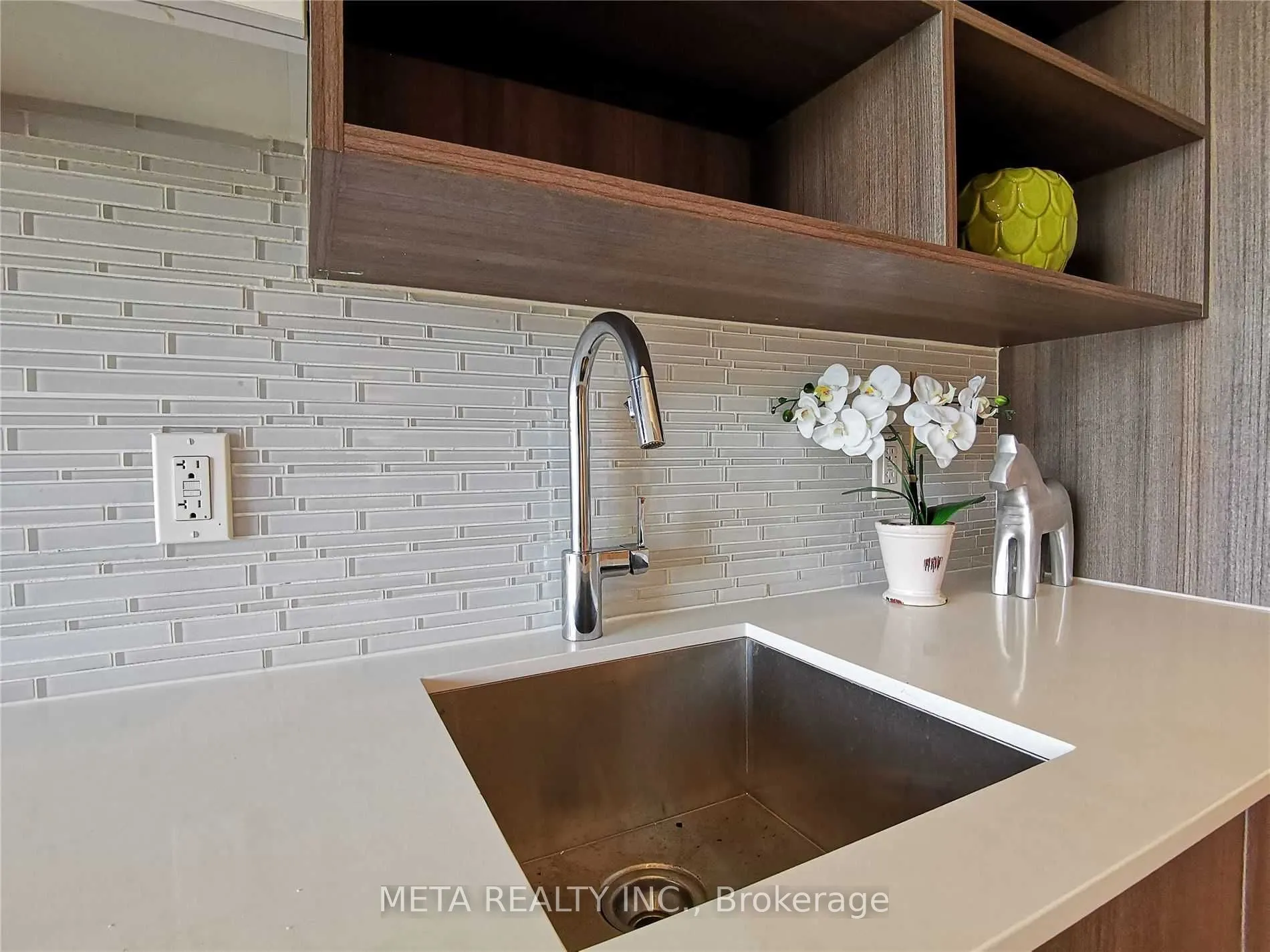 150 Fairview Mall Drive, #208