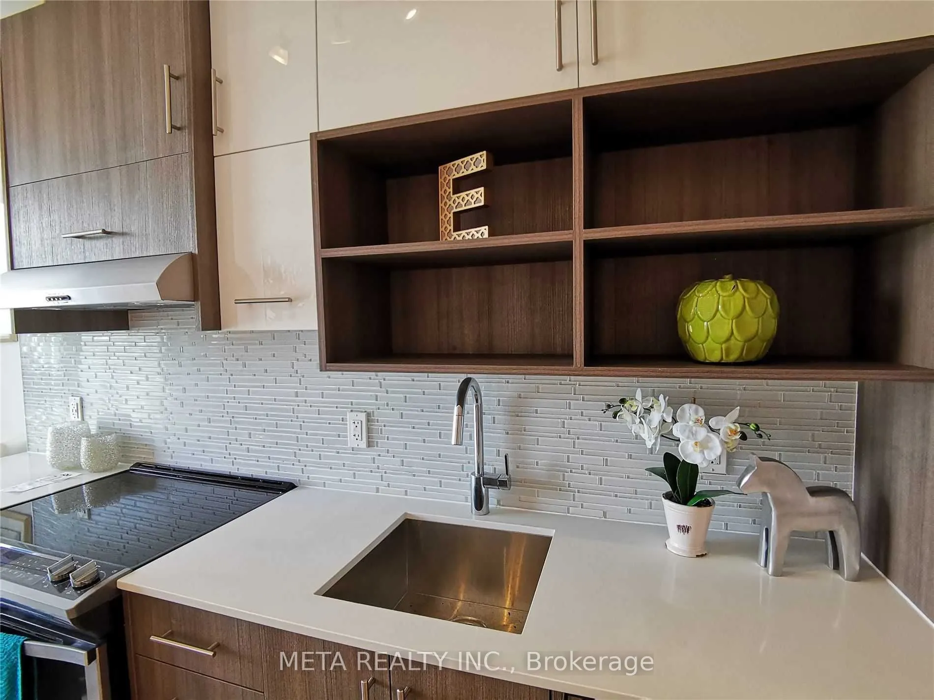 150 Fairview Mall Drive, #208